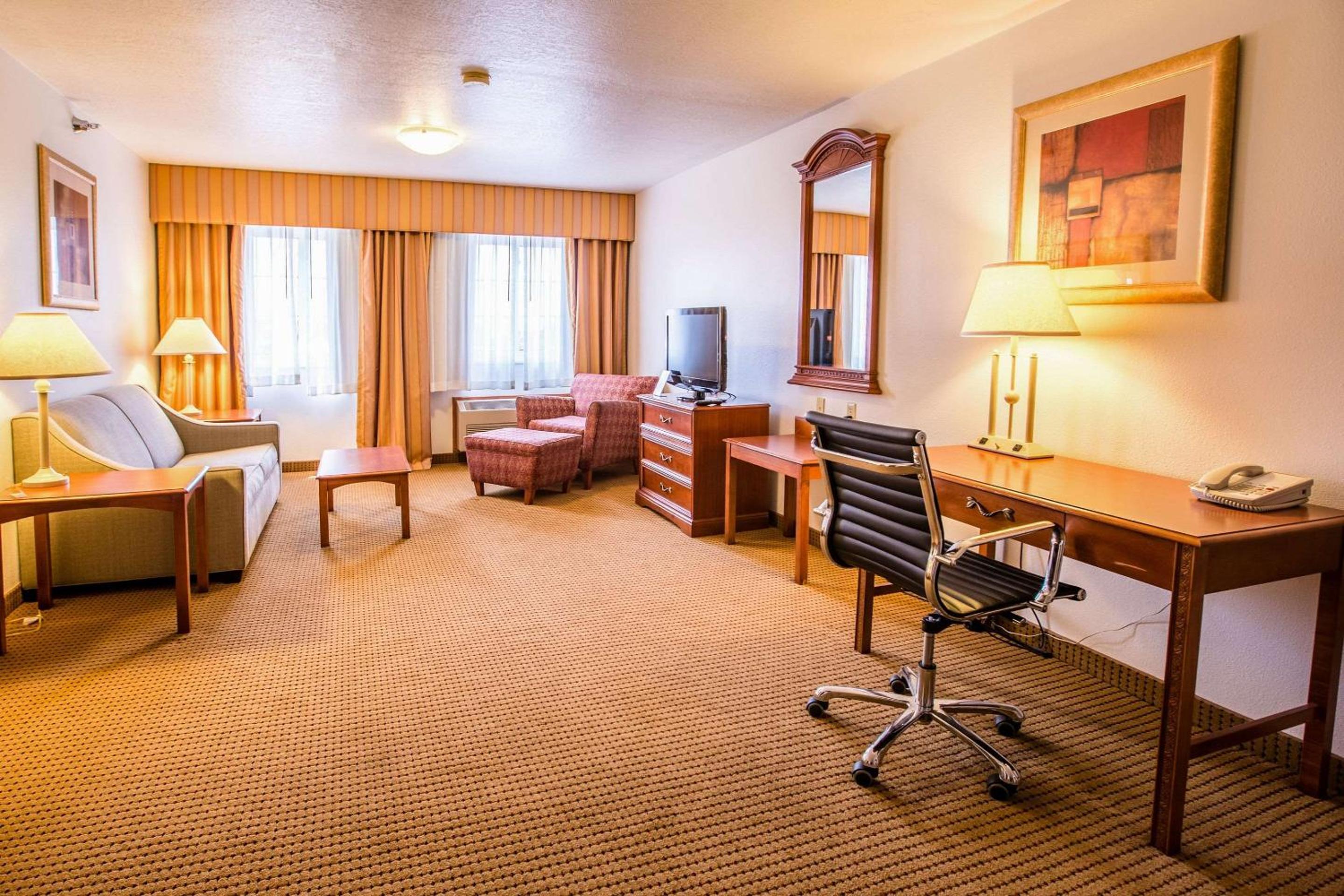 Laramie Vacations - Quality Inn  Suites University - Property Image 4