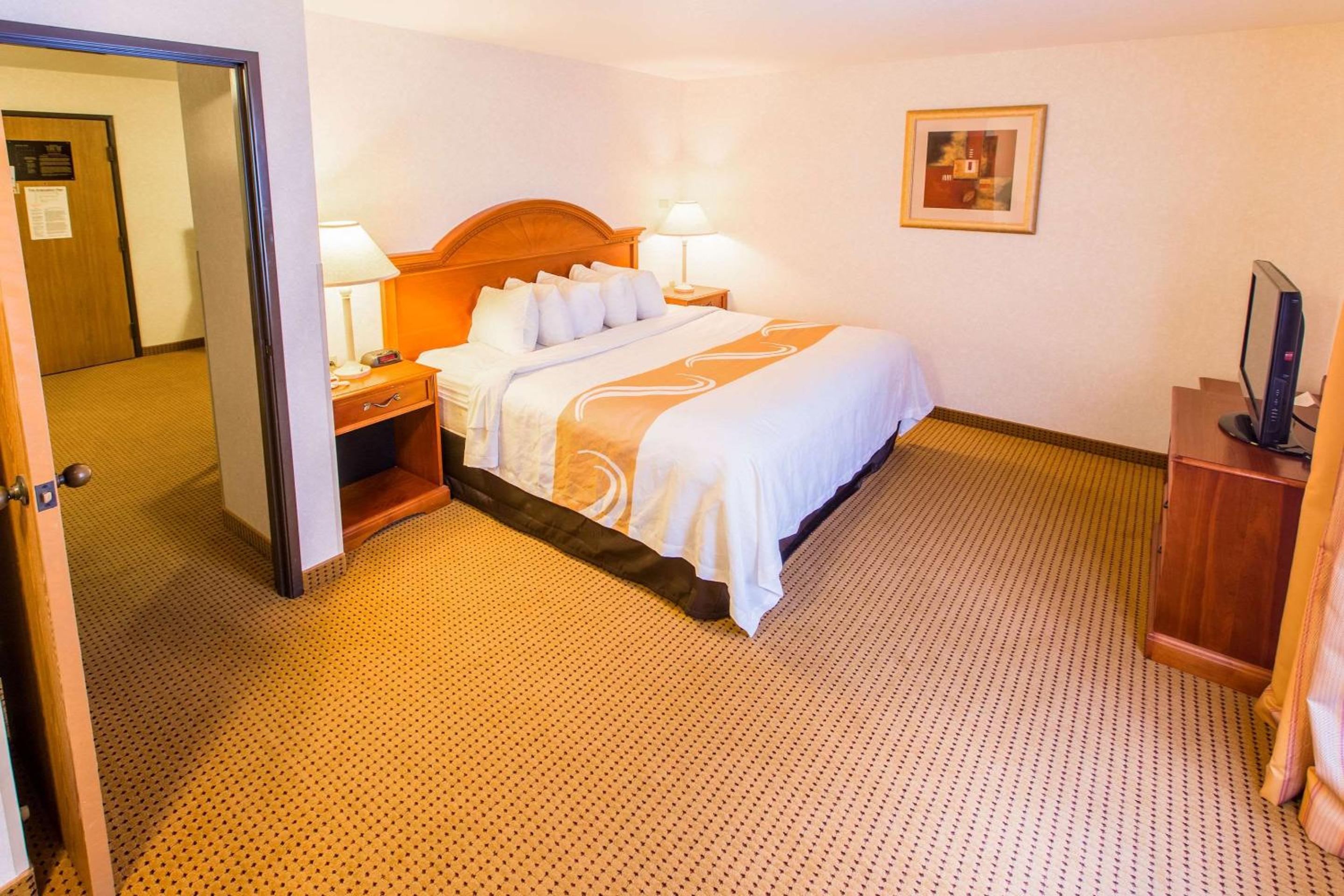 Laramie Vacations - Quality Inn  Suites University - Property Image 6