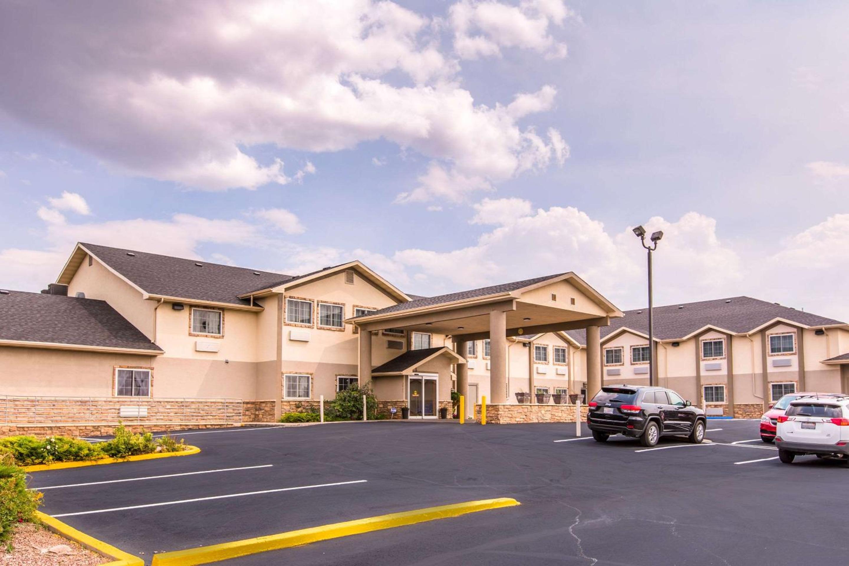 Laramie Vacations - Quality Inn  Suites University - Property Image 3