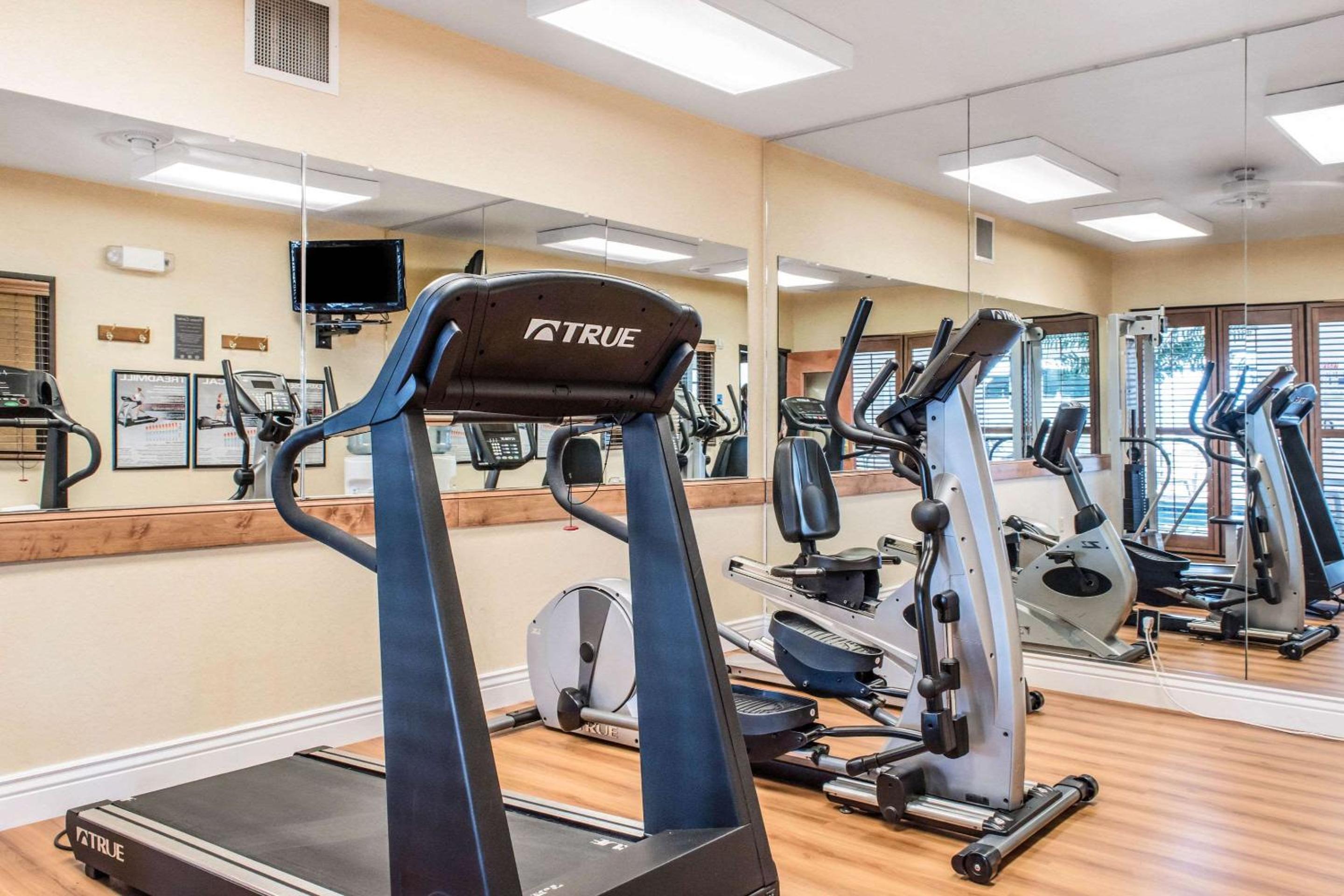 Sheridan Vacations - Comfort Inn  Suites Sheridan - Property Image 2