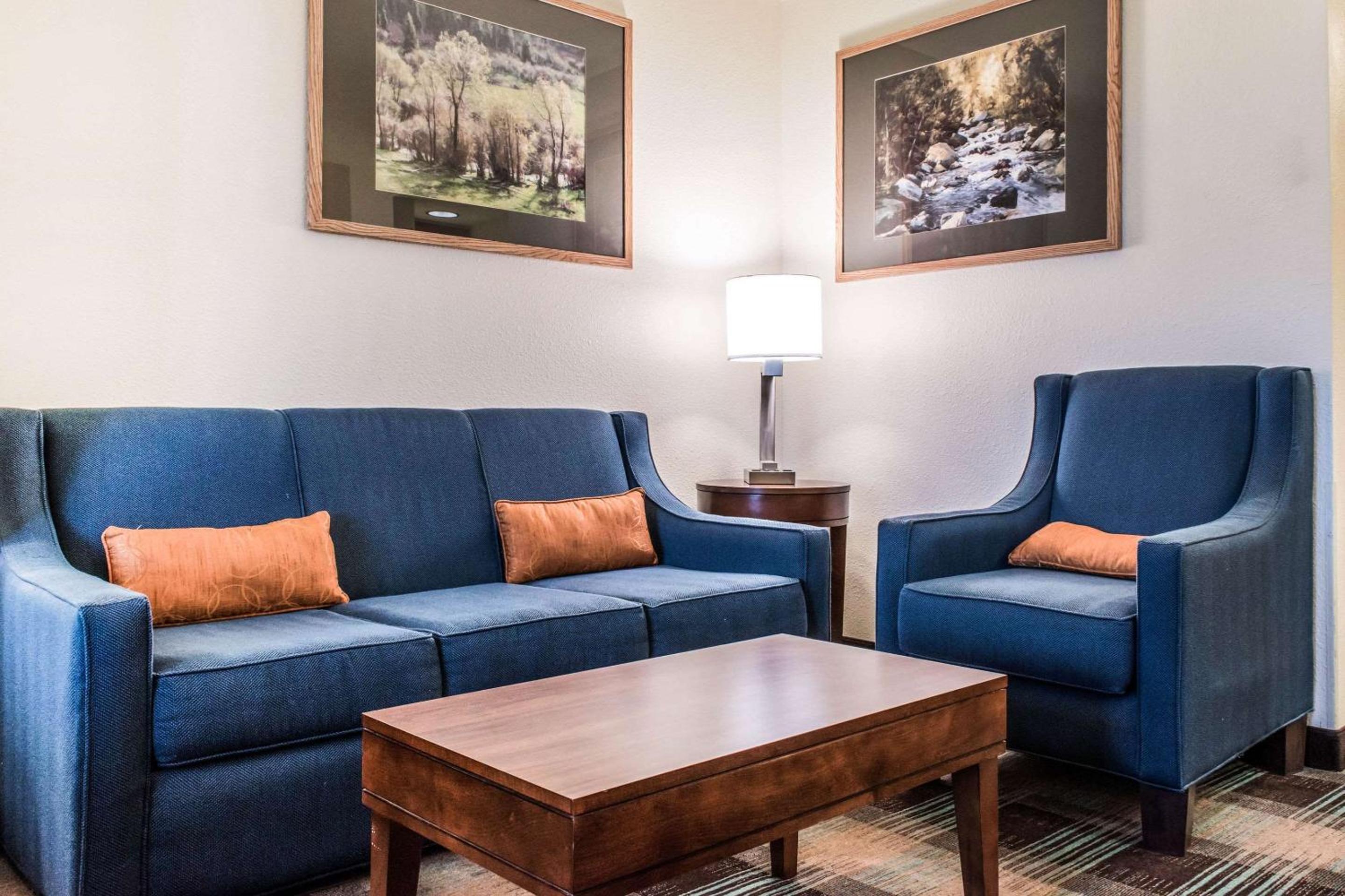 Sheridan Vacations - Comfort Inn  Suites Sheridan - Property Image 4