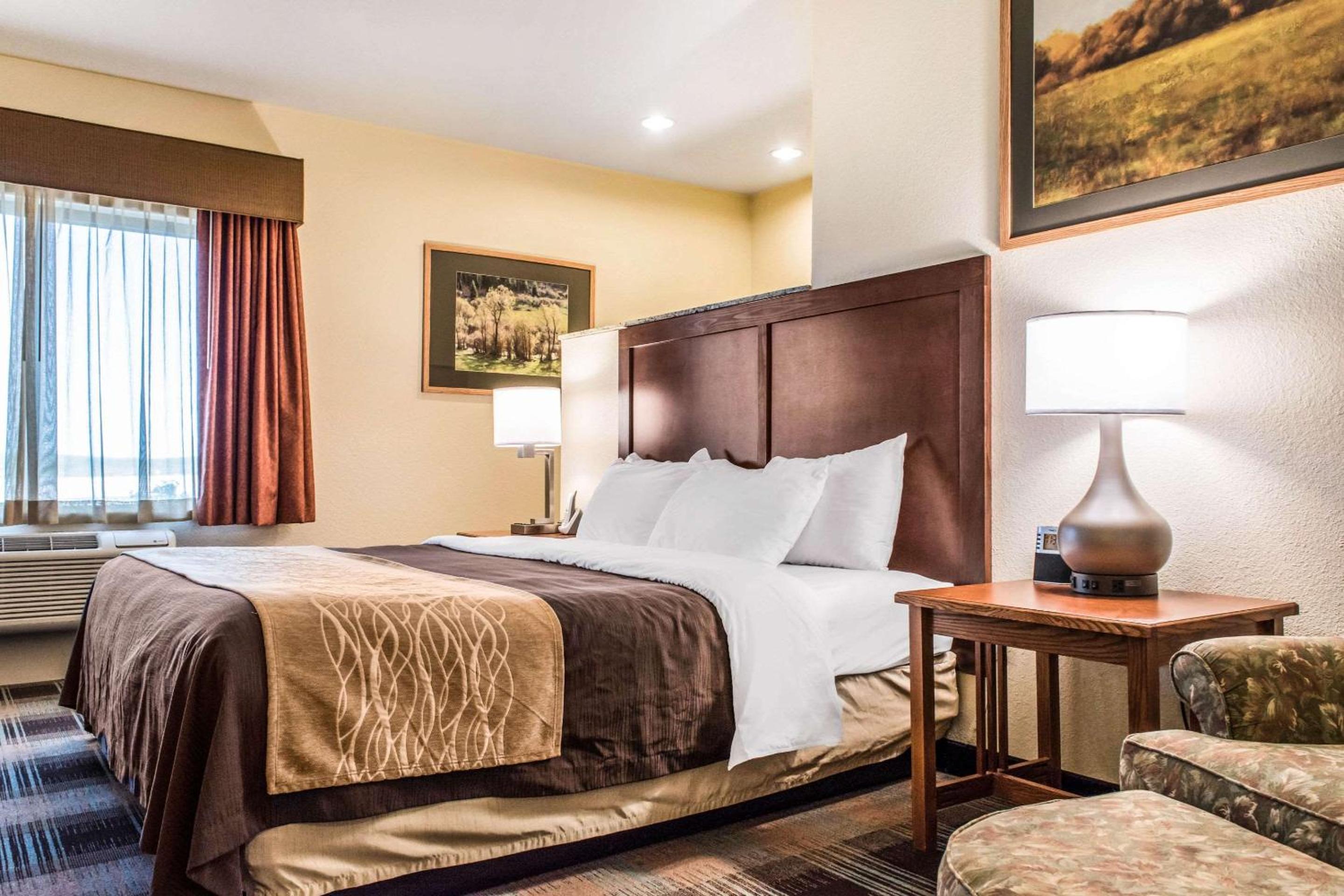 Sheridan Vacations - Comfort Inn  Suites Sheridan - Property Image 6