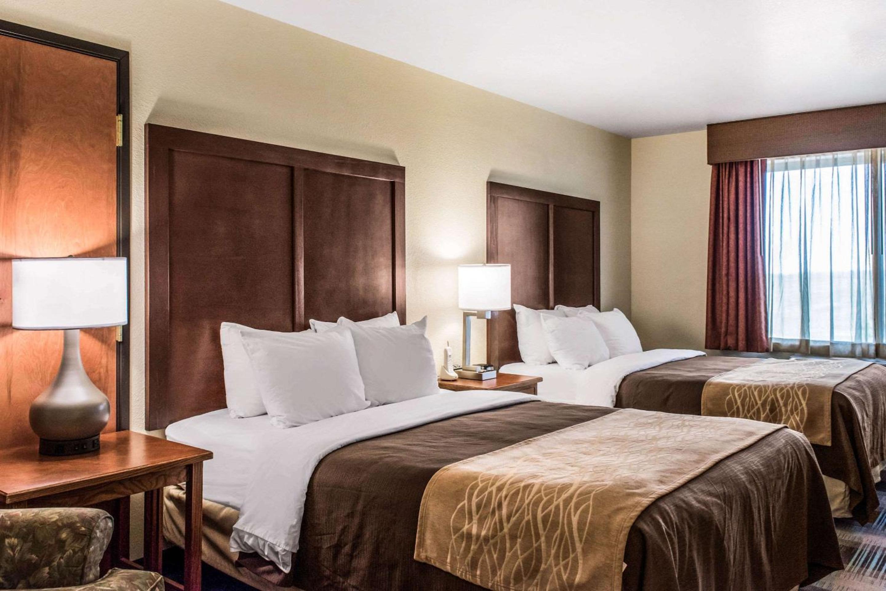 Sheridan Vacations - Comfort Inn  Suites Sheridan - Property Image 12