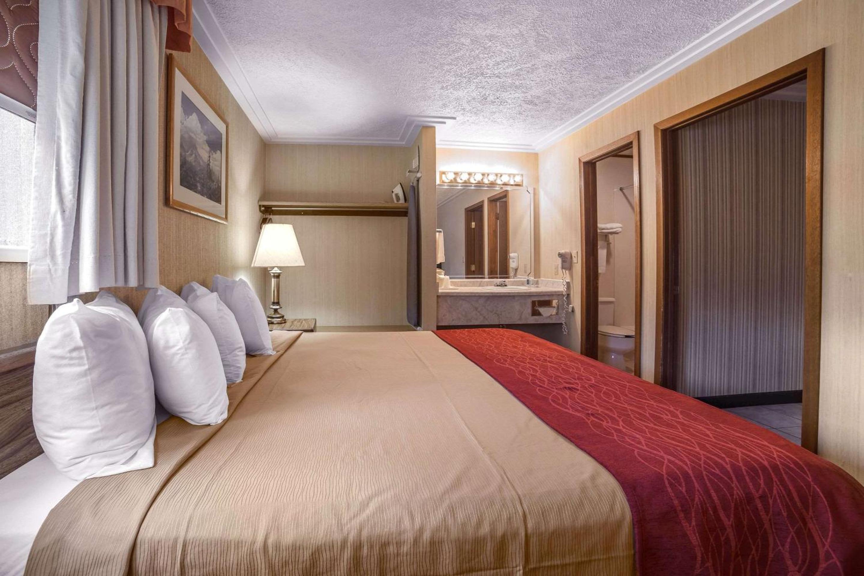 Rodeway Inn Pronghorn Lodge - Property Image 1