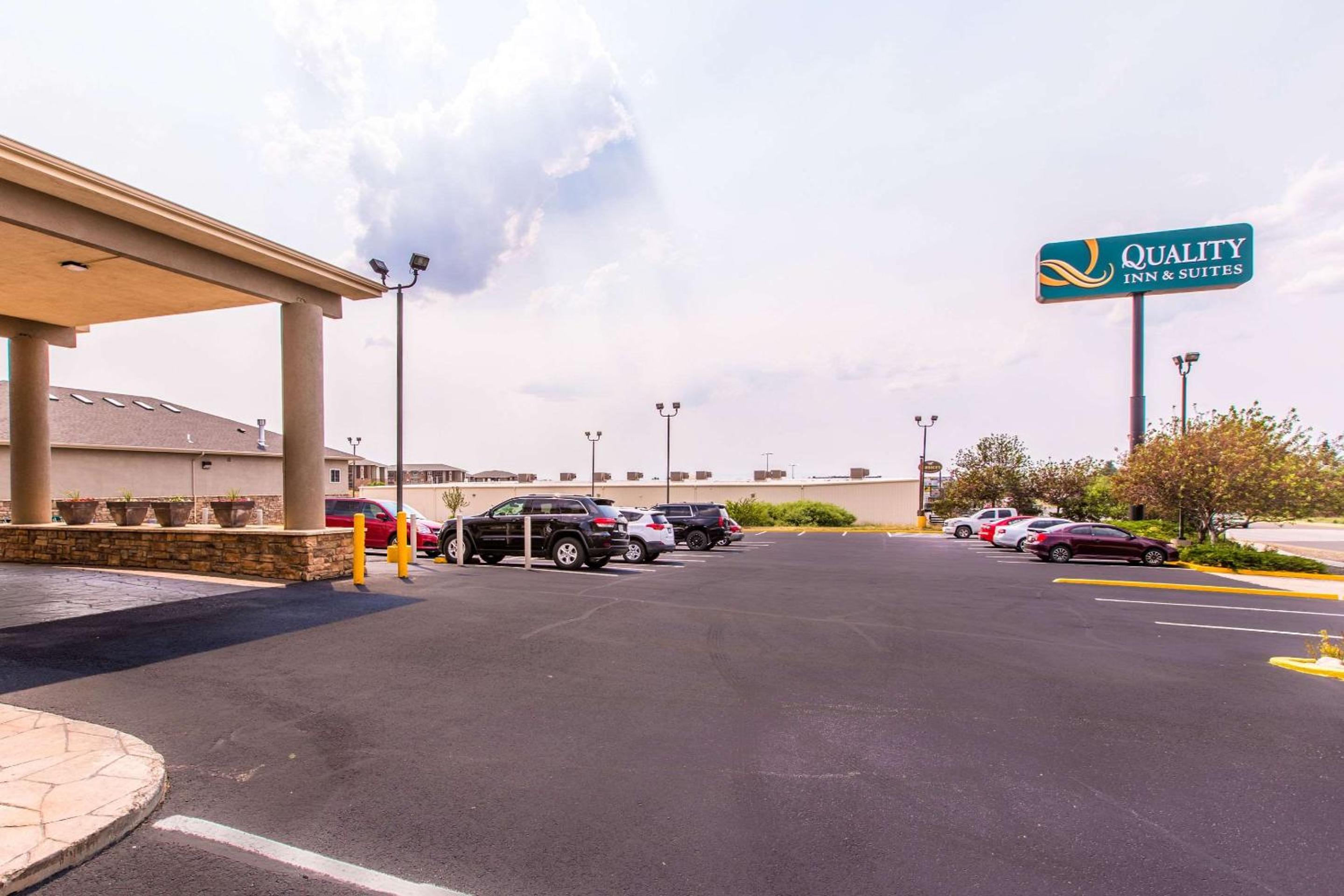 Laramie Vacations - Quality Inn  Suites University - Property Image 2