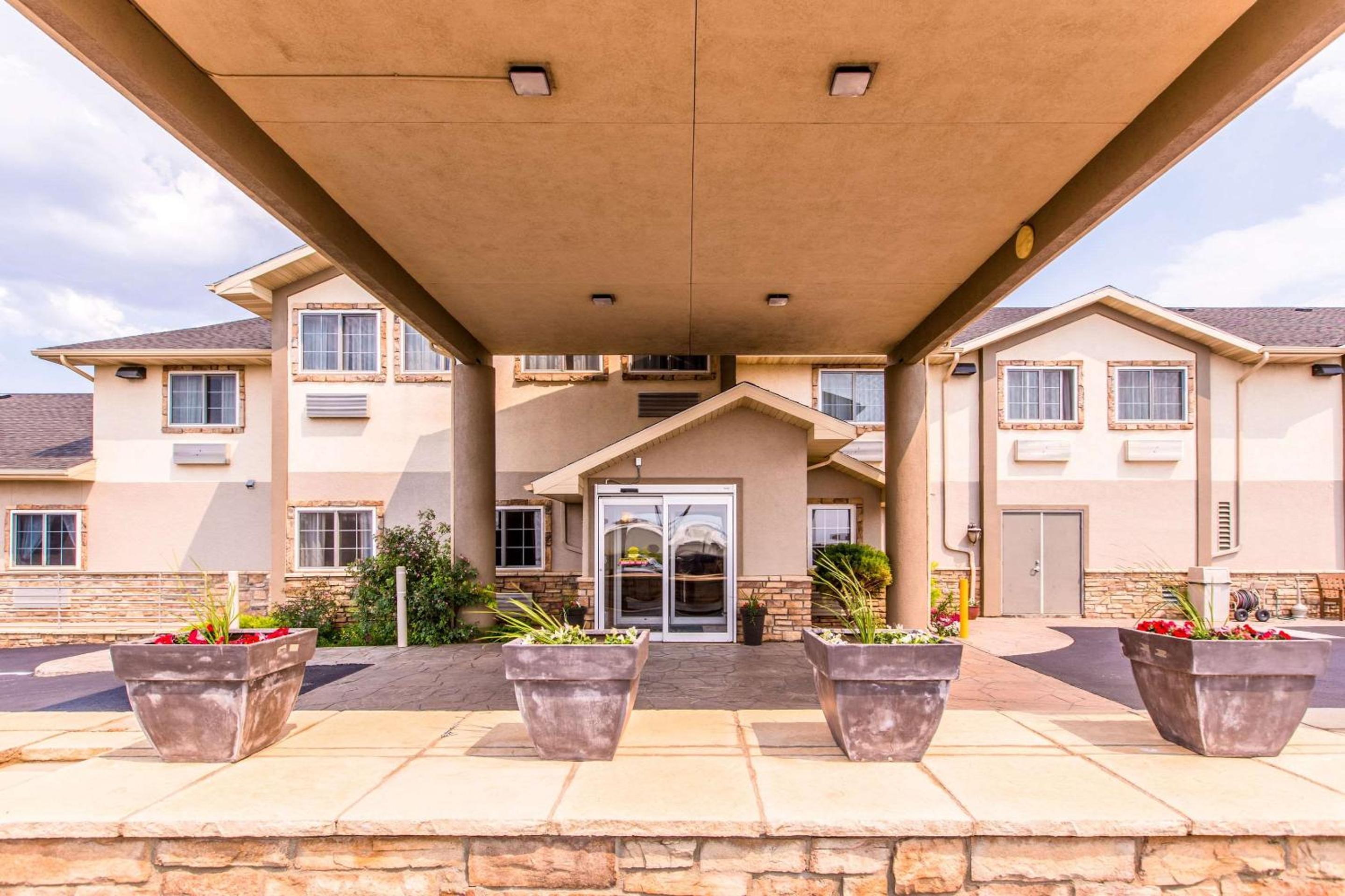 Laramie Vacations - Quality Inn  Suites University - Property Image 5