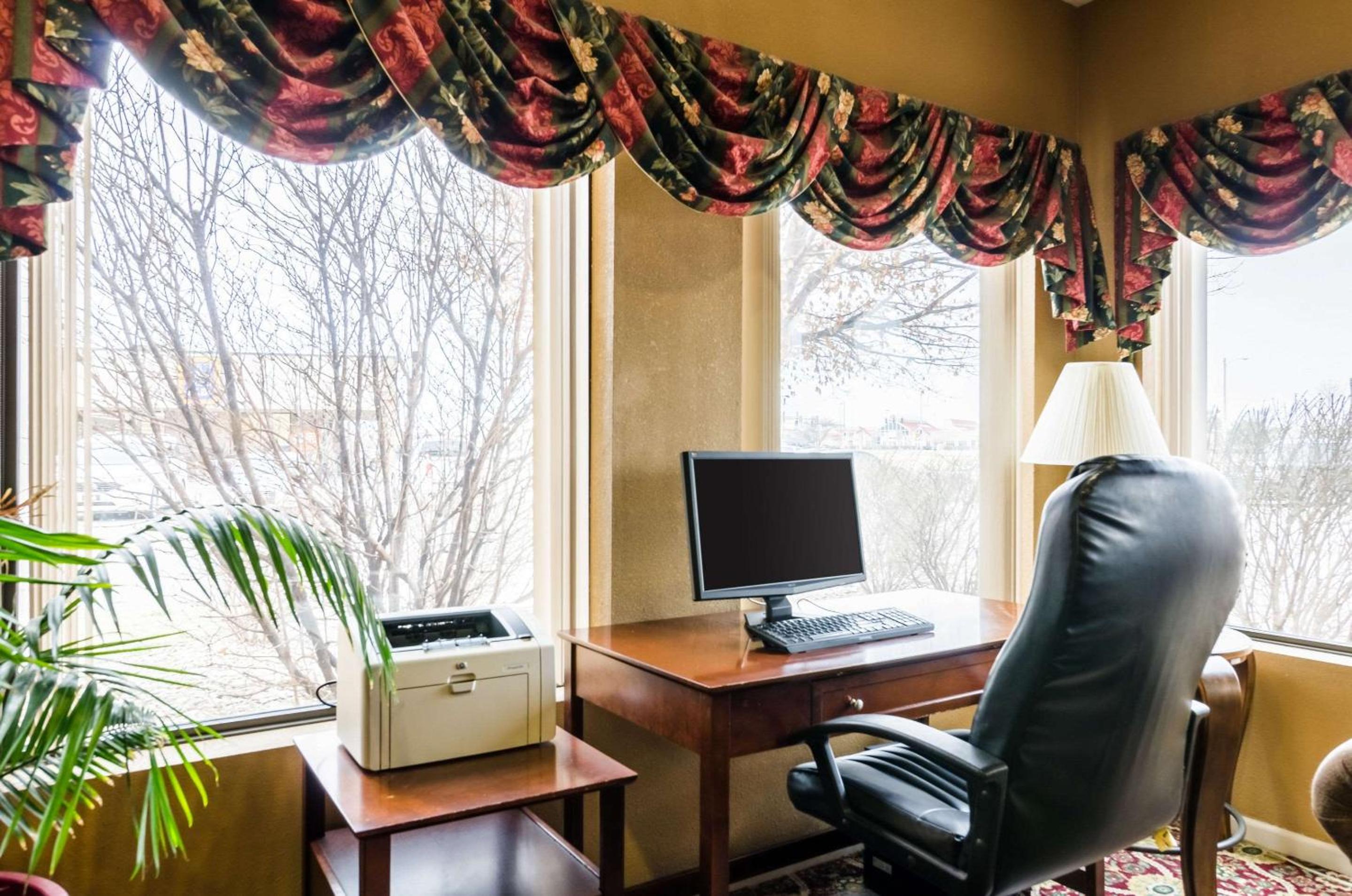 Quality Inn & Suites Manhattan