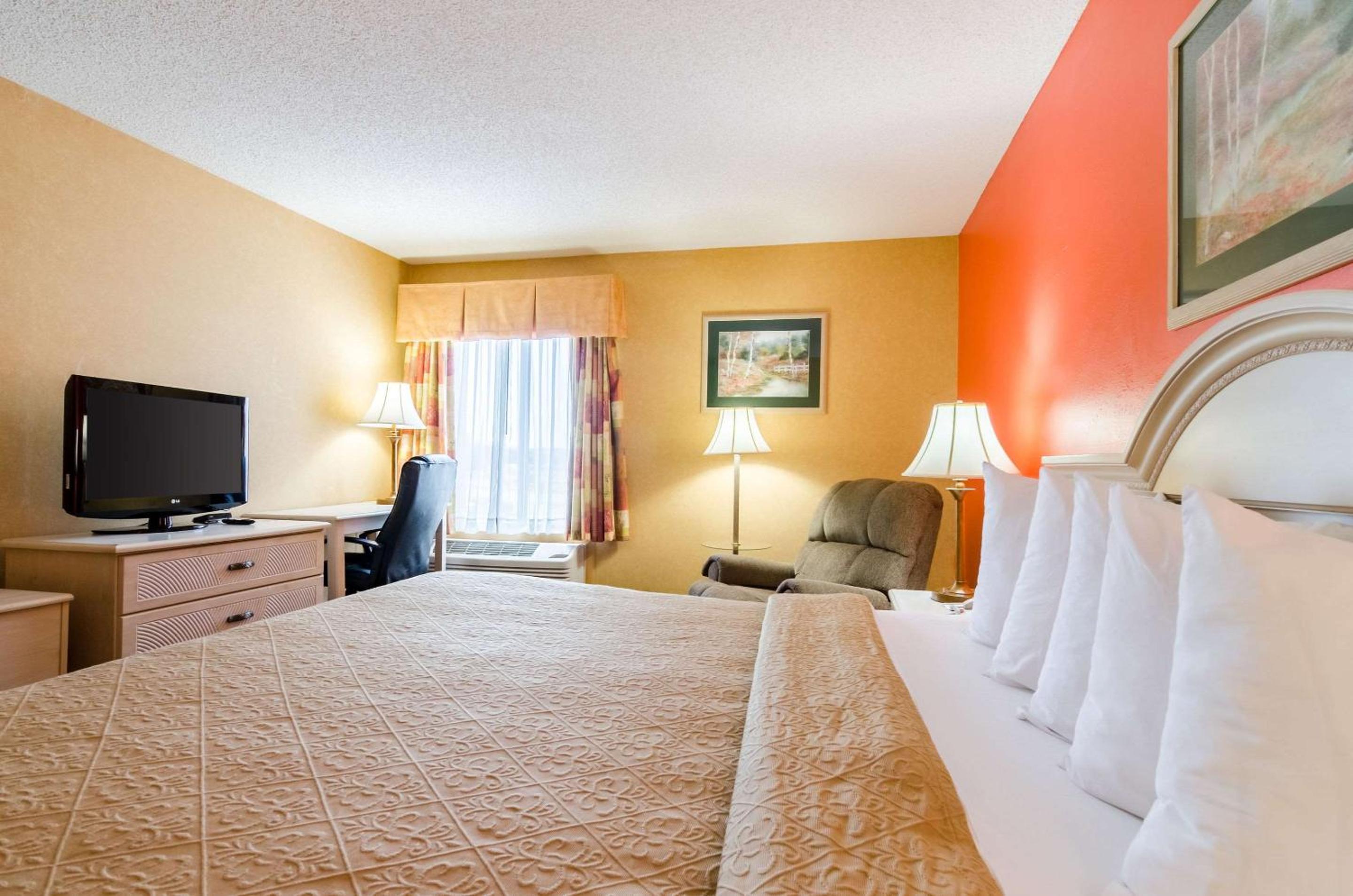 Quality Inn & Suites Manhattan