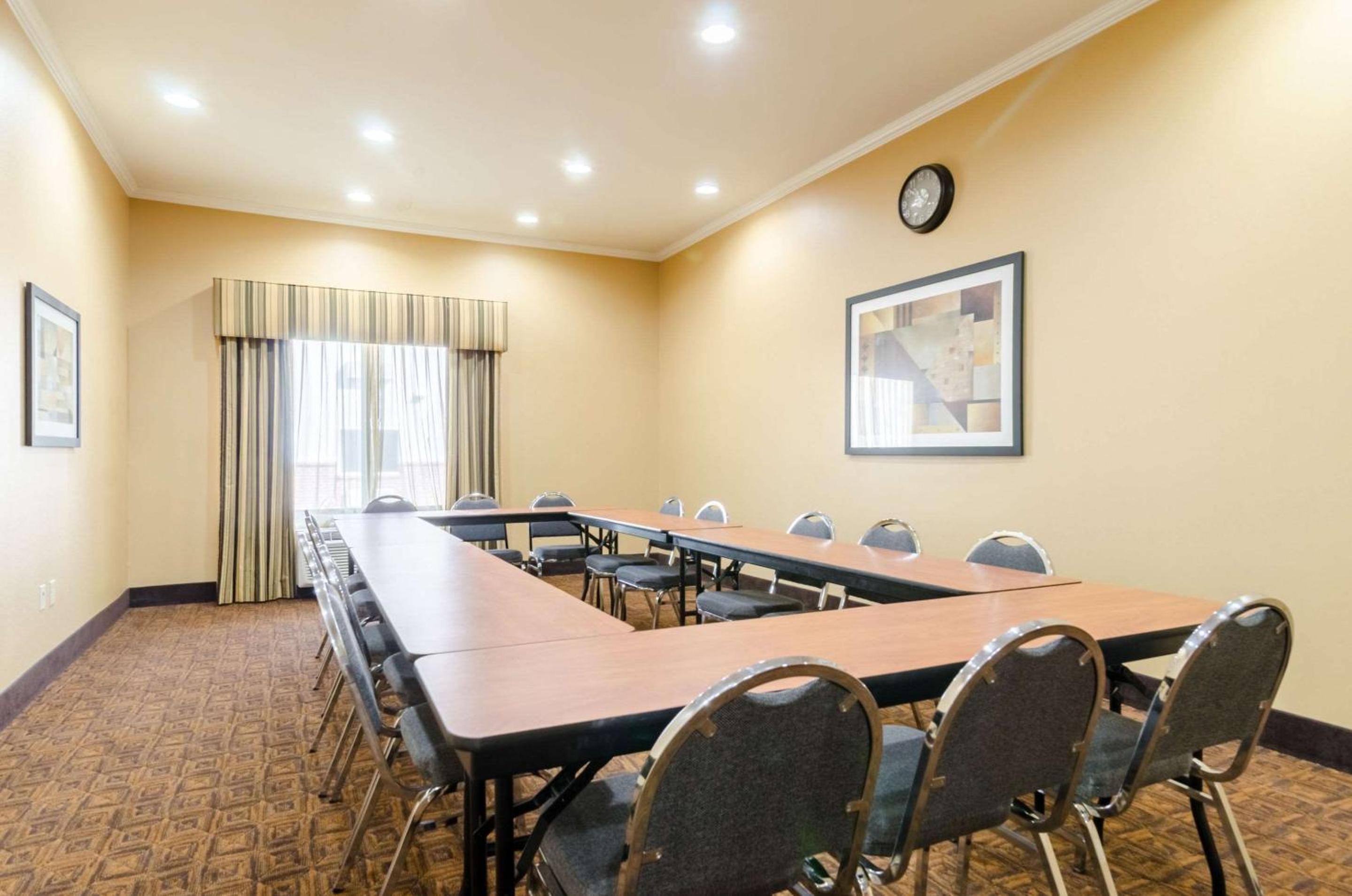 Comfort Suites Salina South, Photo 51