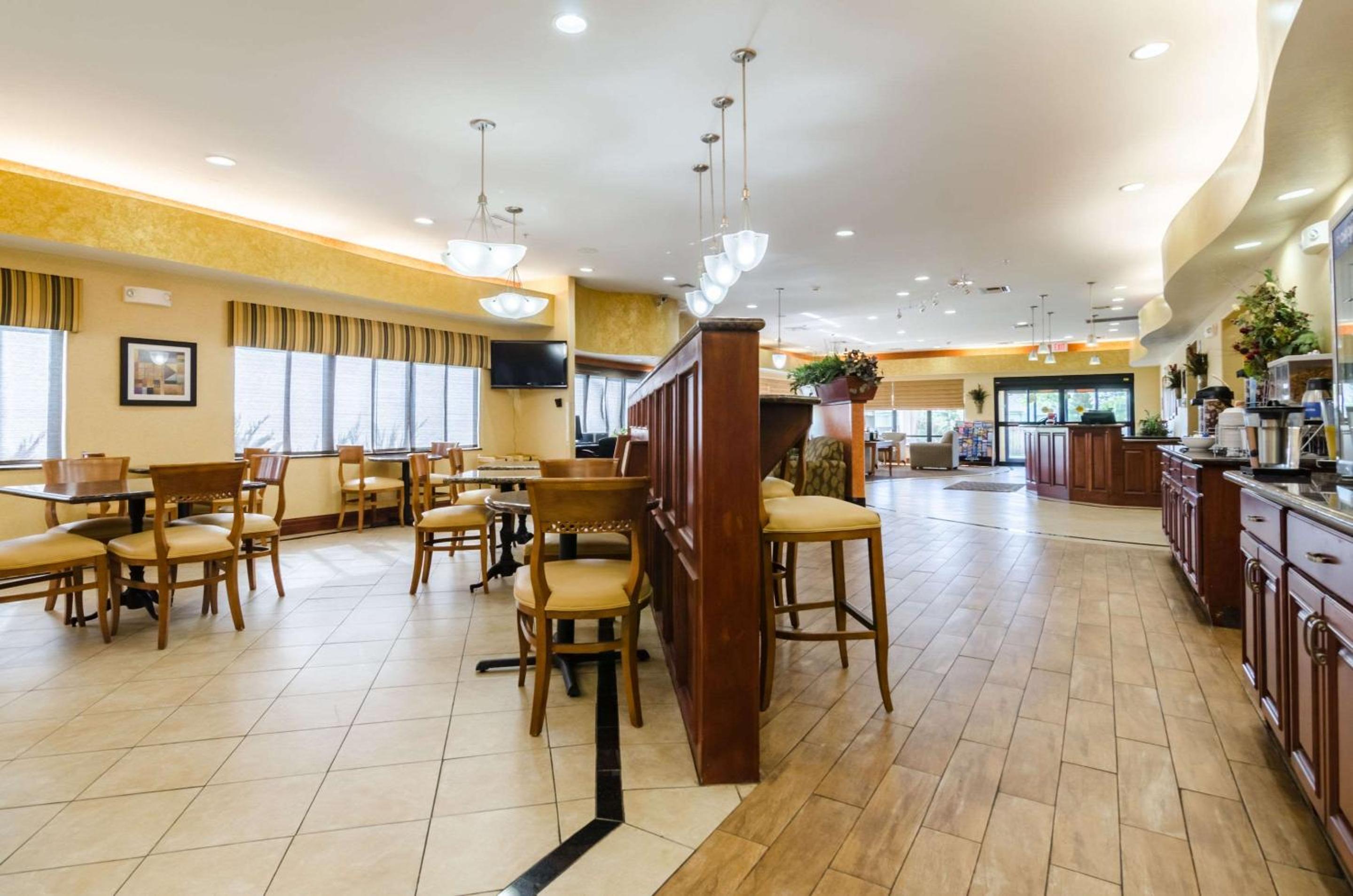 Comfort Suites Salina South, Photo 21