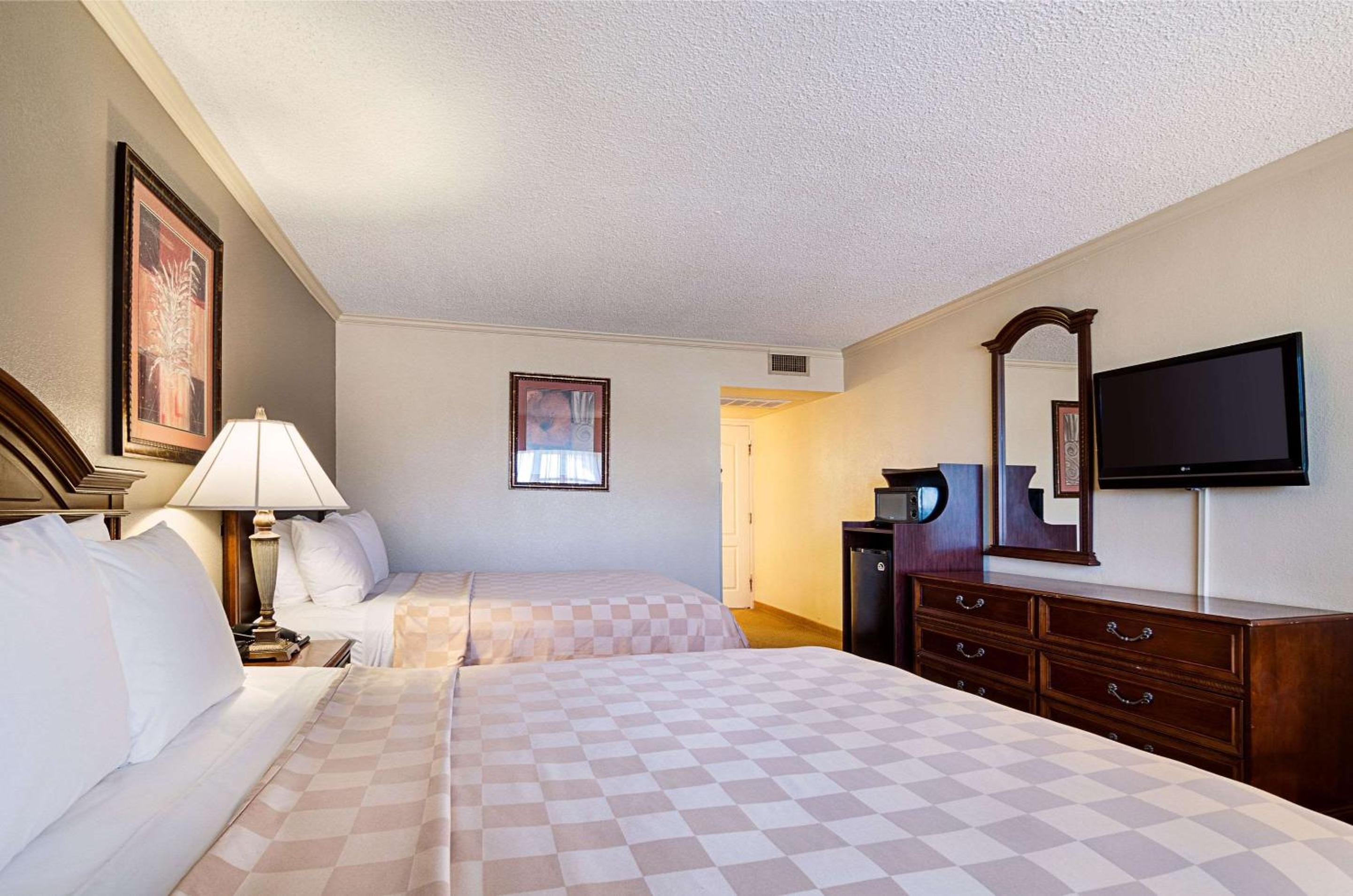 Garden City Vacations - Clarion Inn - Property Image 30