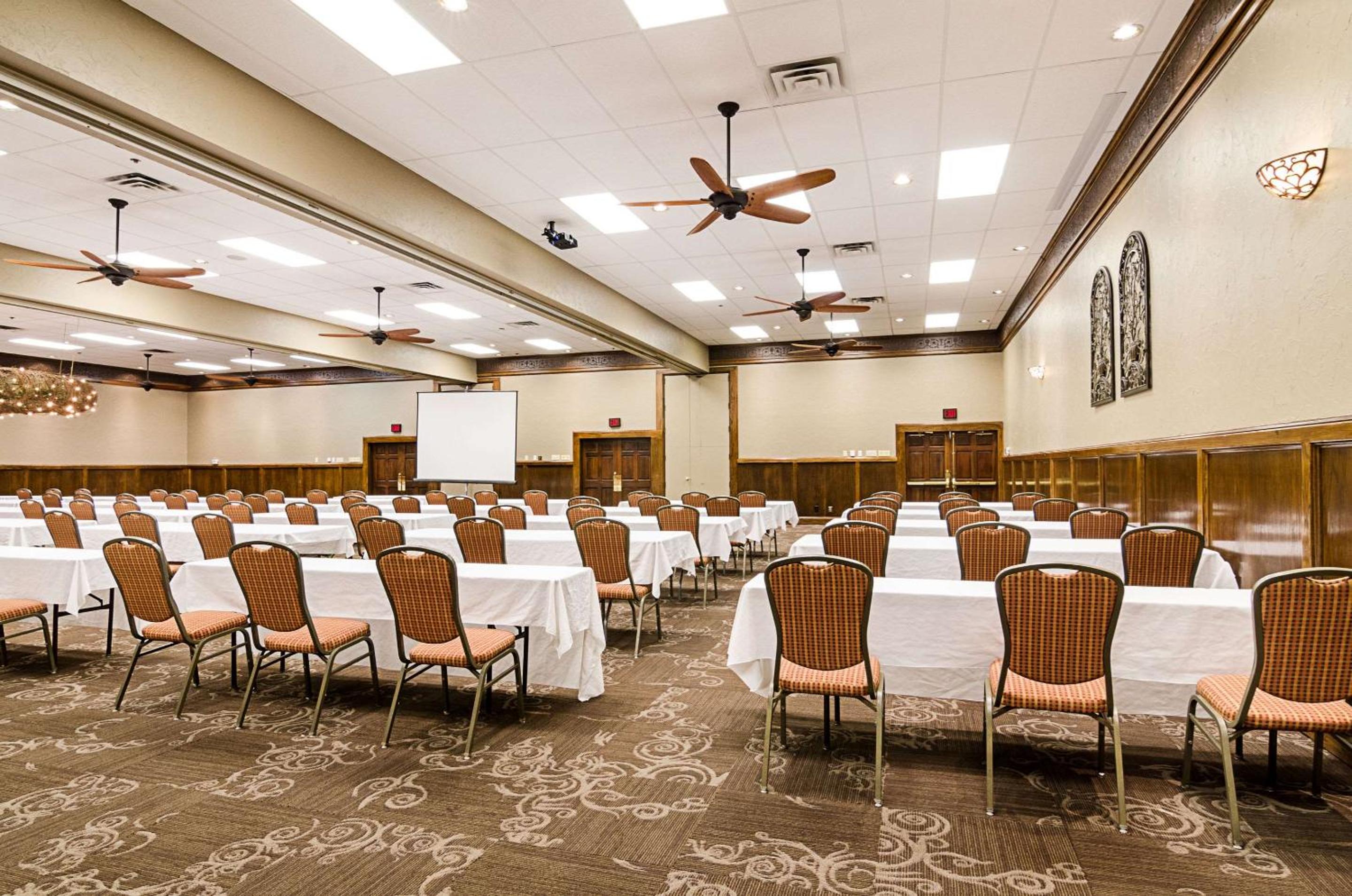 Garden City Vacations - Clarion Inn - Property Image 8