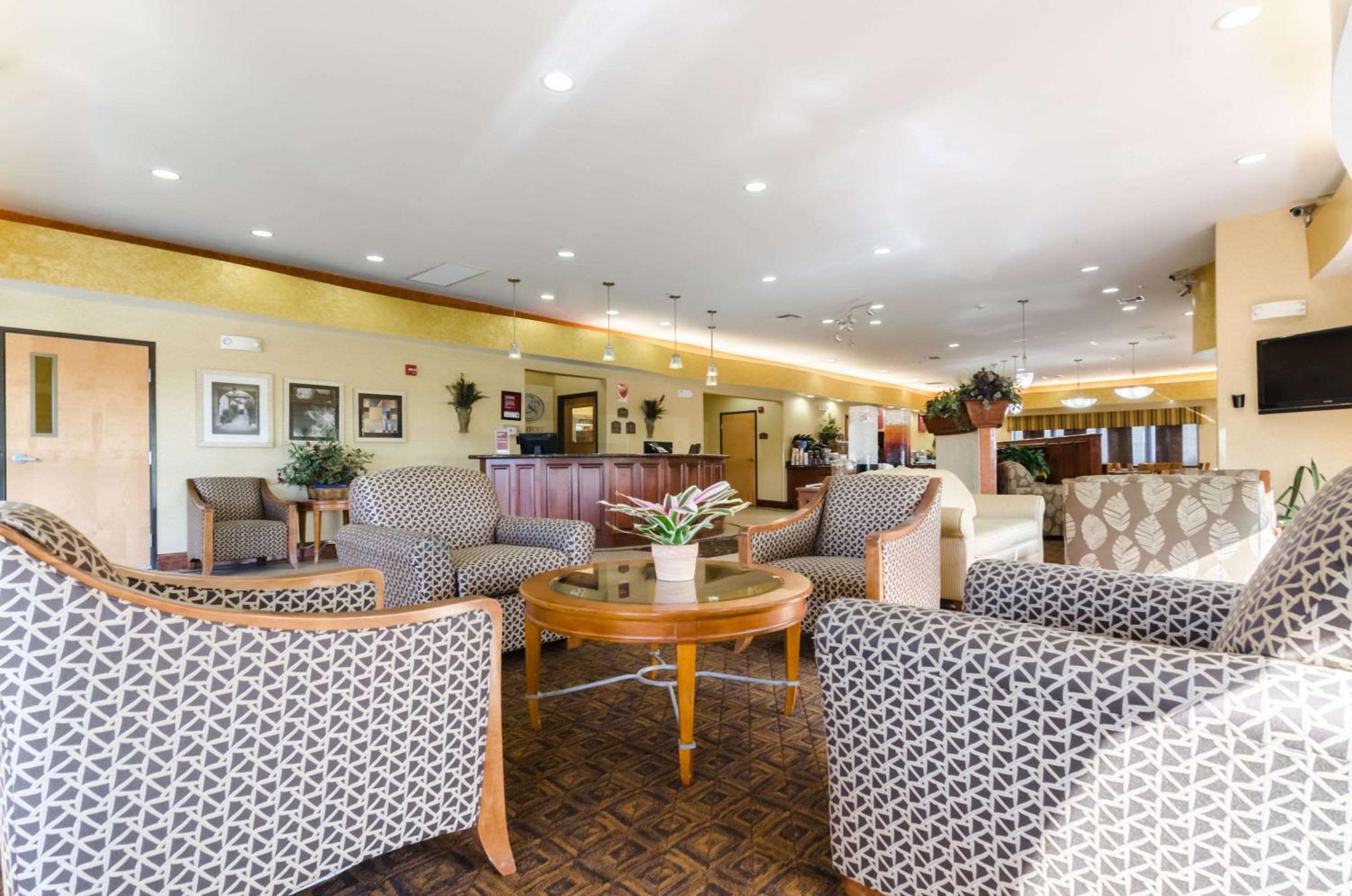 Comfort Suites Salina South, Photo 12