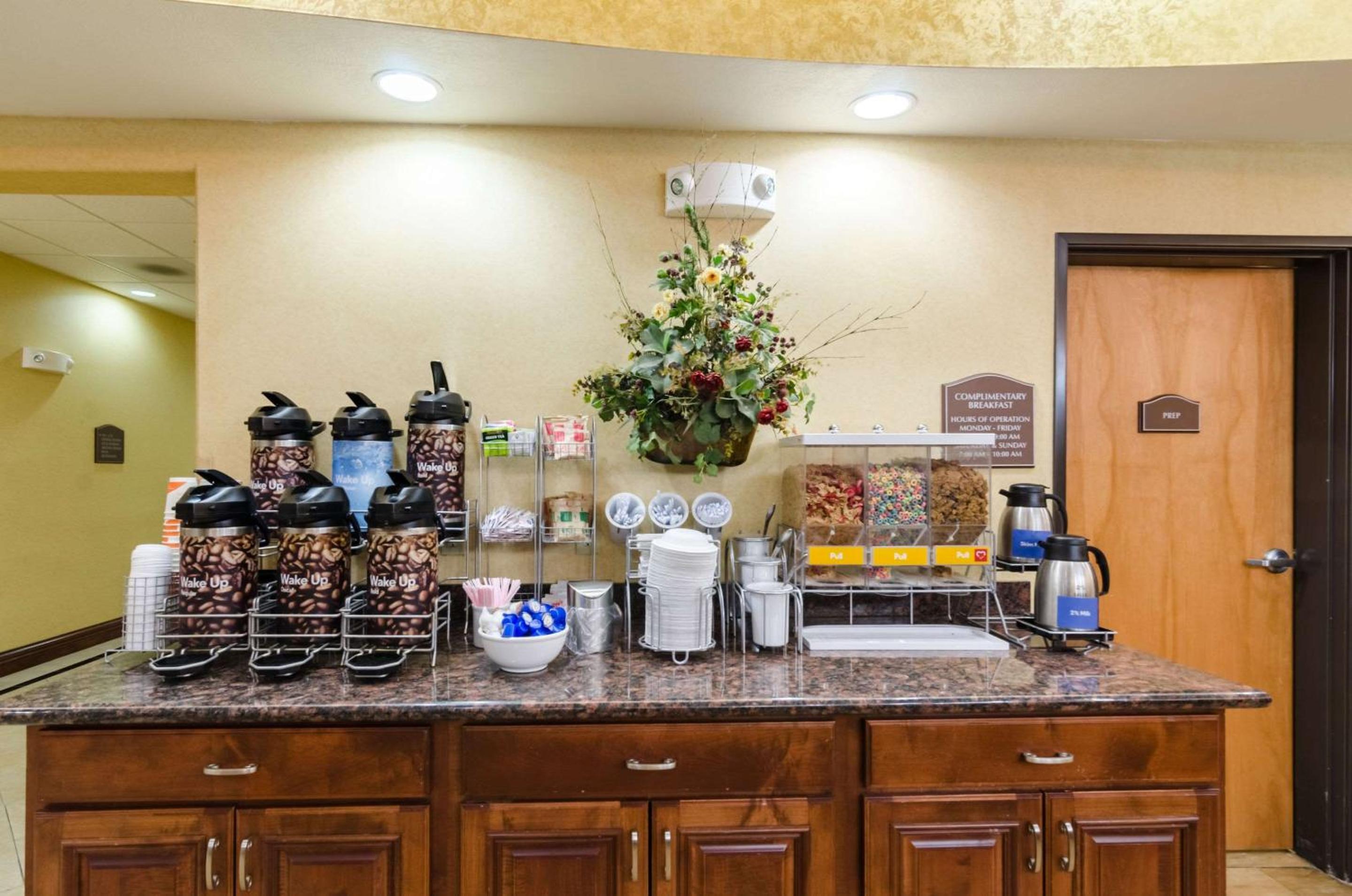 Comfort Suites Salina South, Photo 41