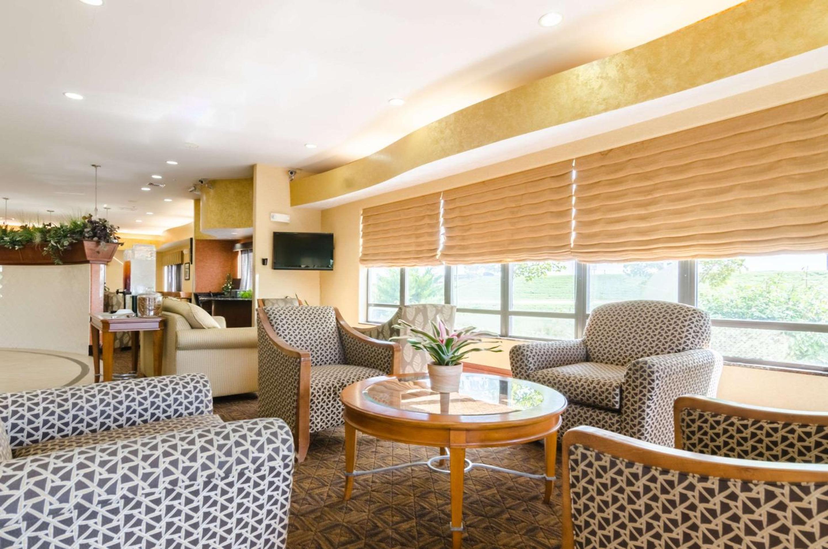 Comfort Suites Salina South, Photo 7