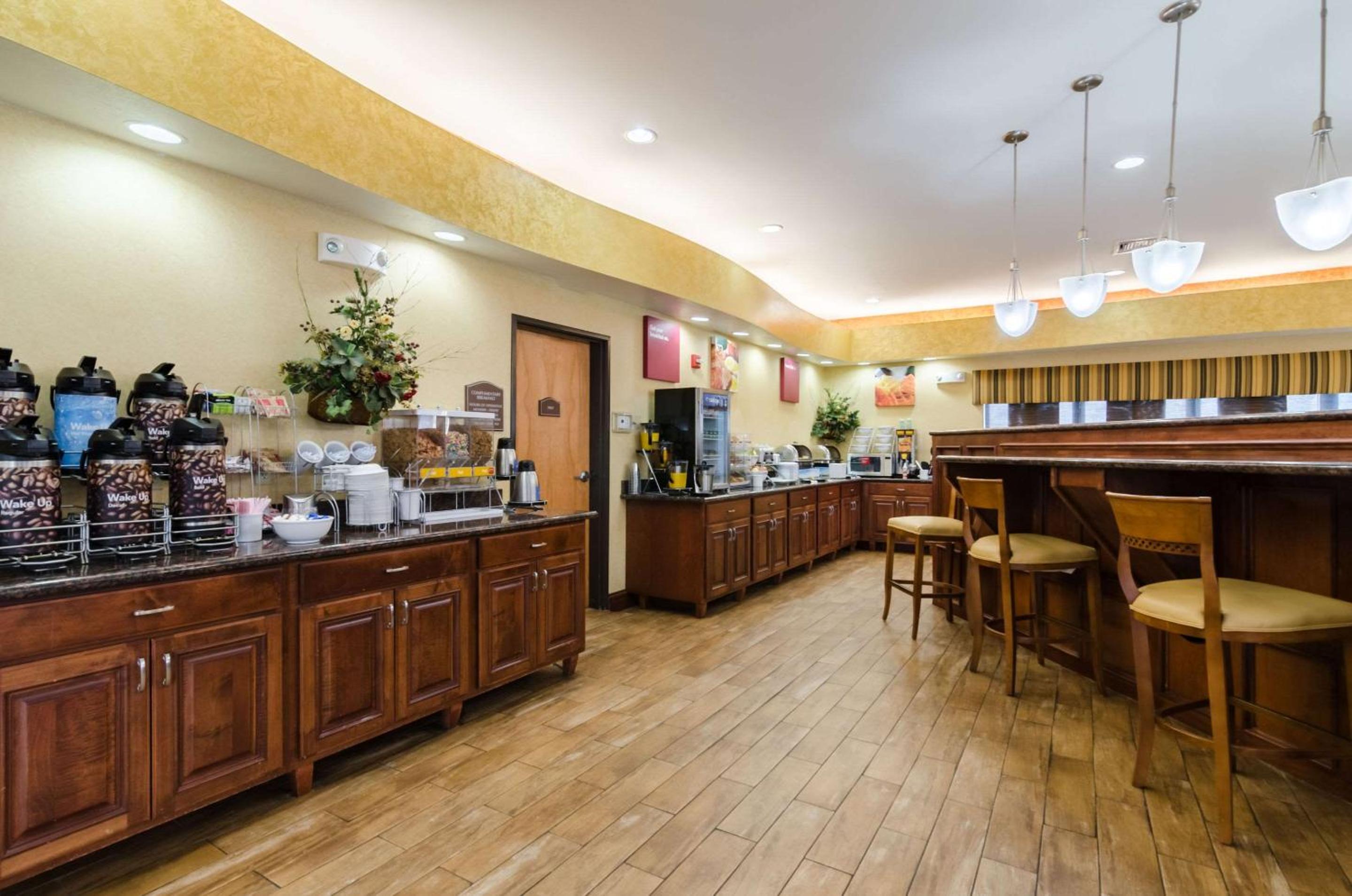Comfort Suites Salina South, Photo 63