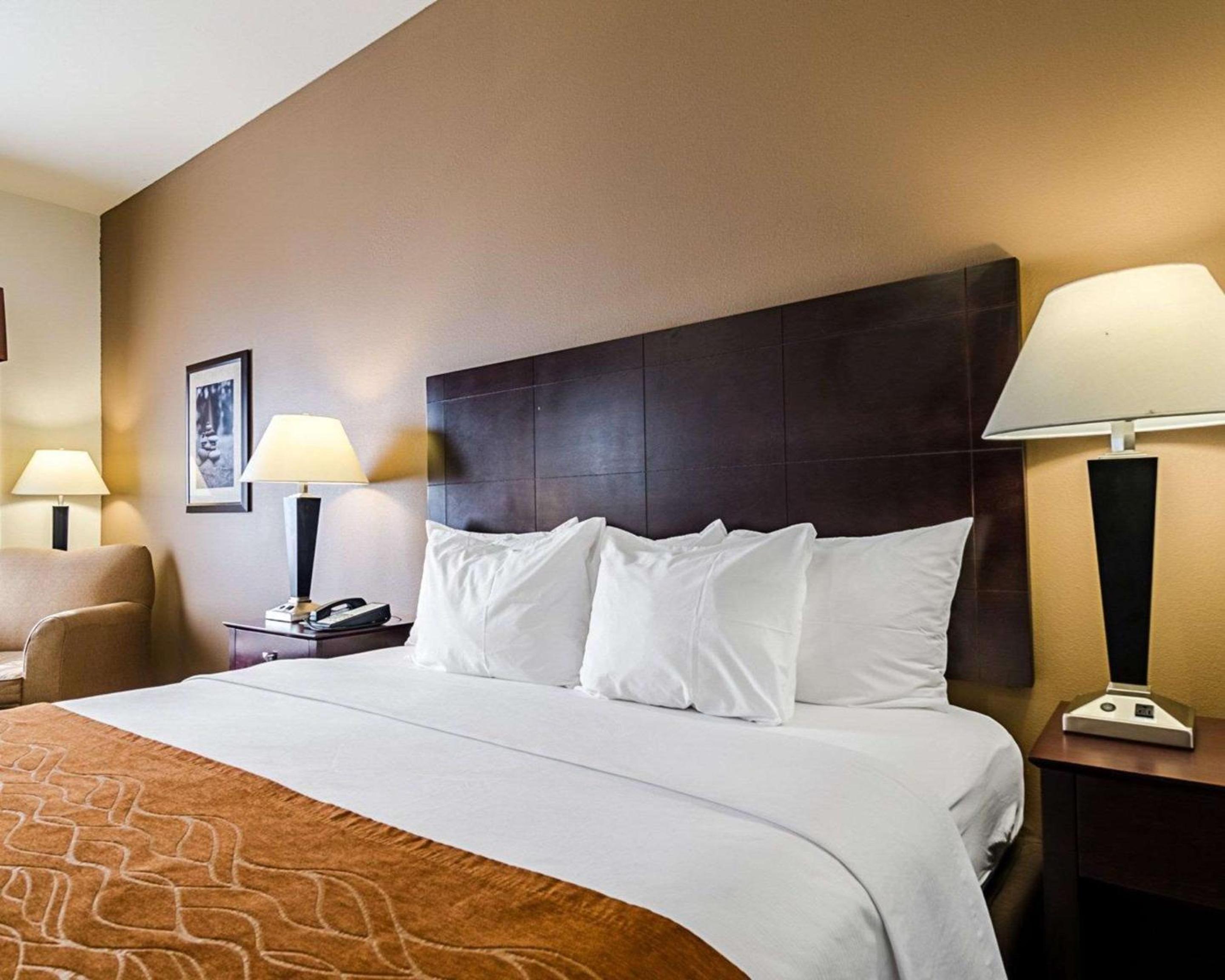 Lawrence Vacations - Comfort Inn  Suites Lawrence - University Area - Property Image 30