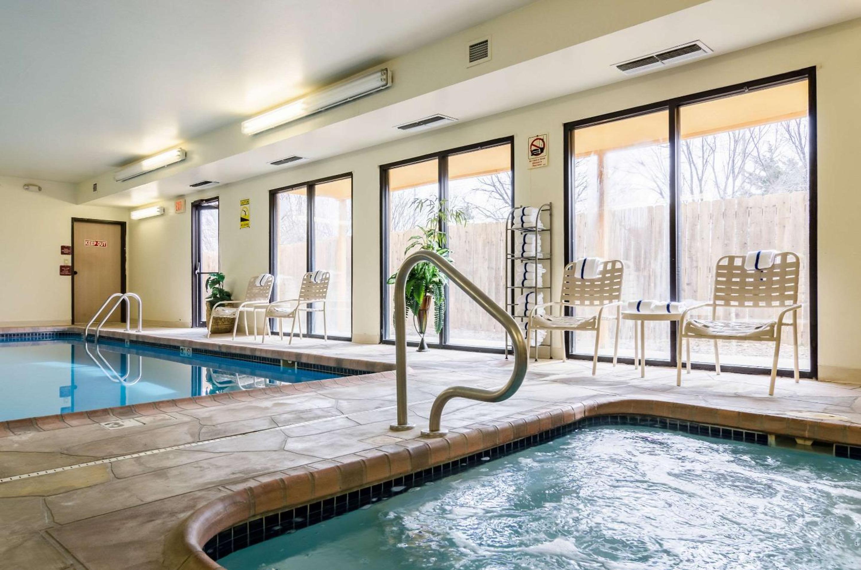 Quality Inn & Suites Manhattan