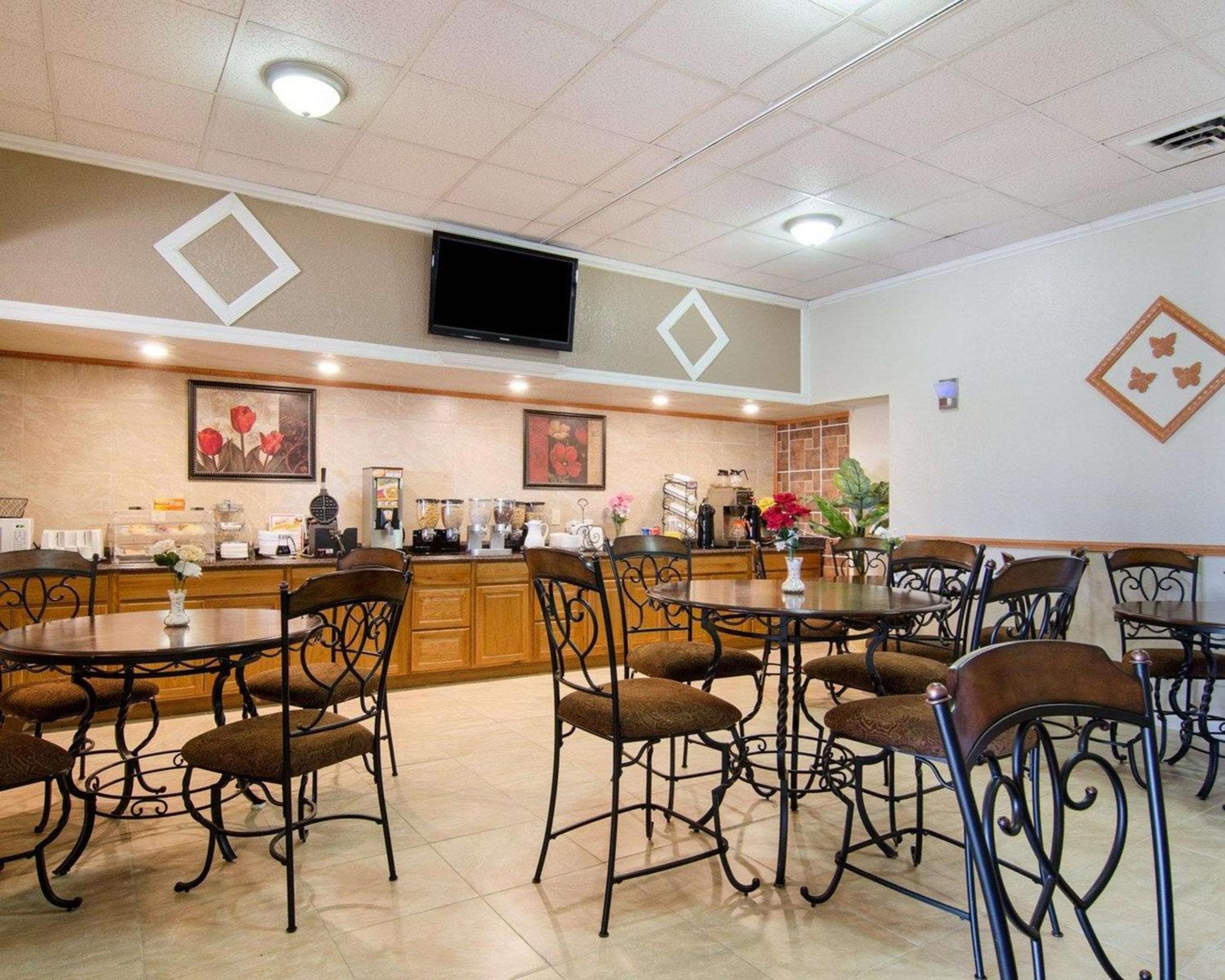 Emporia Vacations - Knights Inn  Suites Emporia - Property Image 87