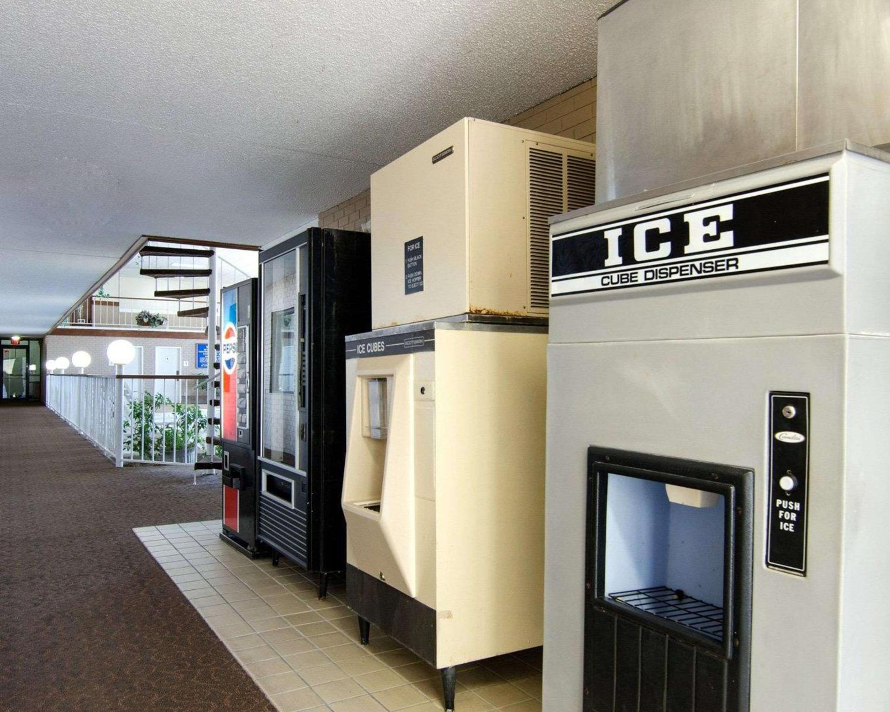 Emporia Vacations - Knights Inn  Suites Emporia - Property Image 84