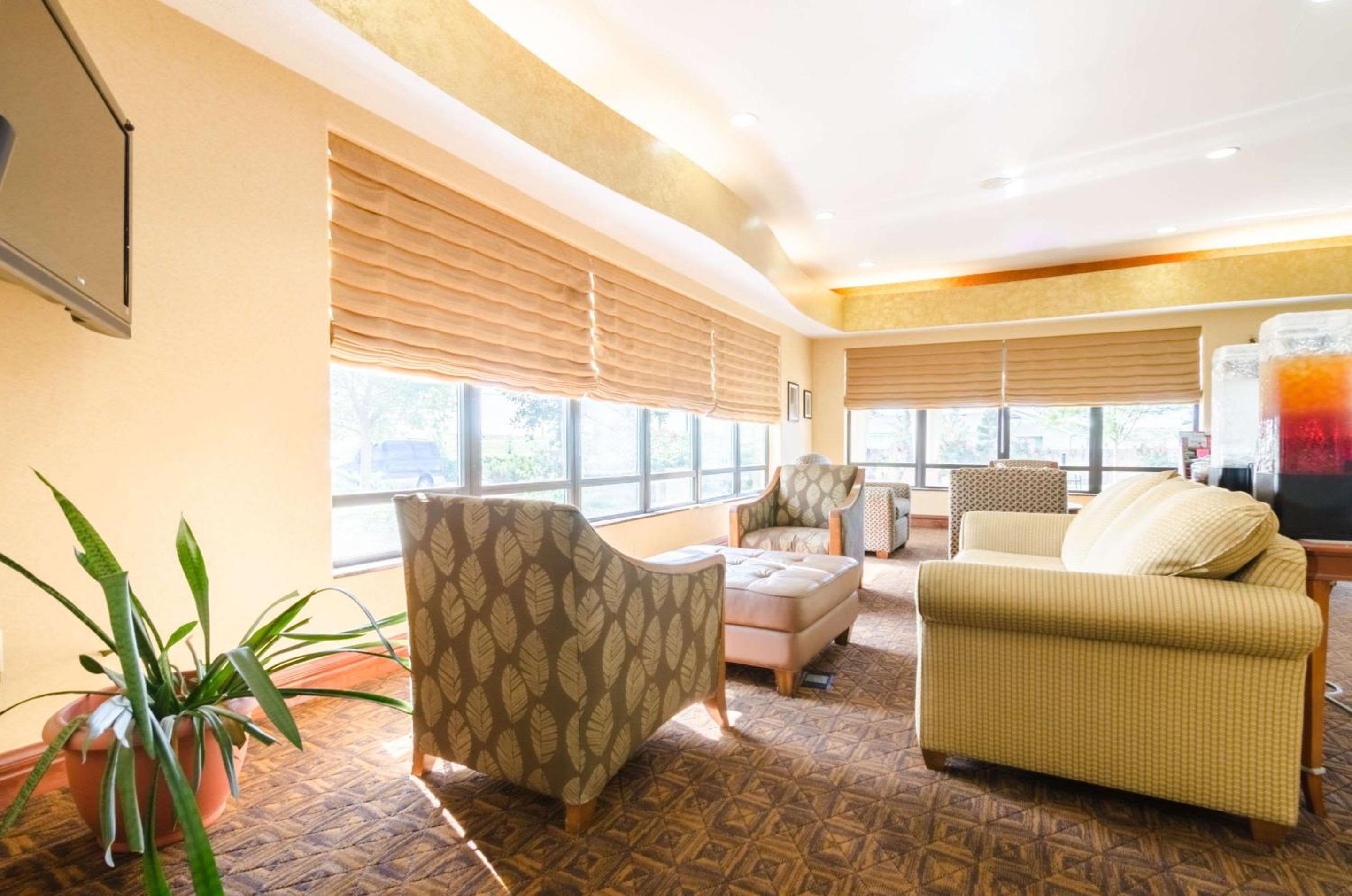 Comfort Suites Salina South, Photo 23