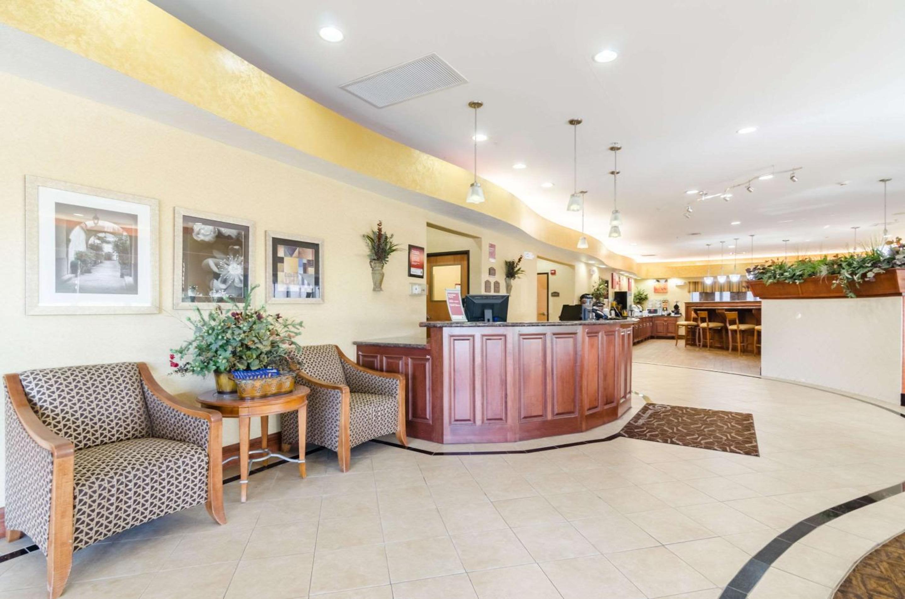 Comfort Suites Salina South, Photo 10