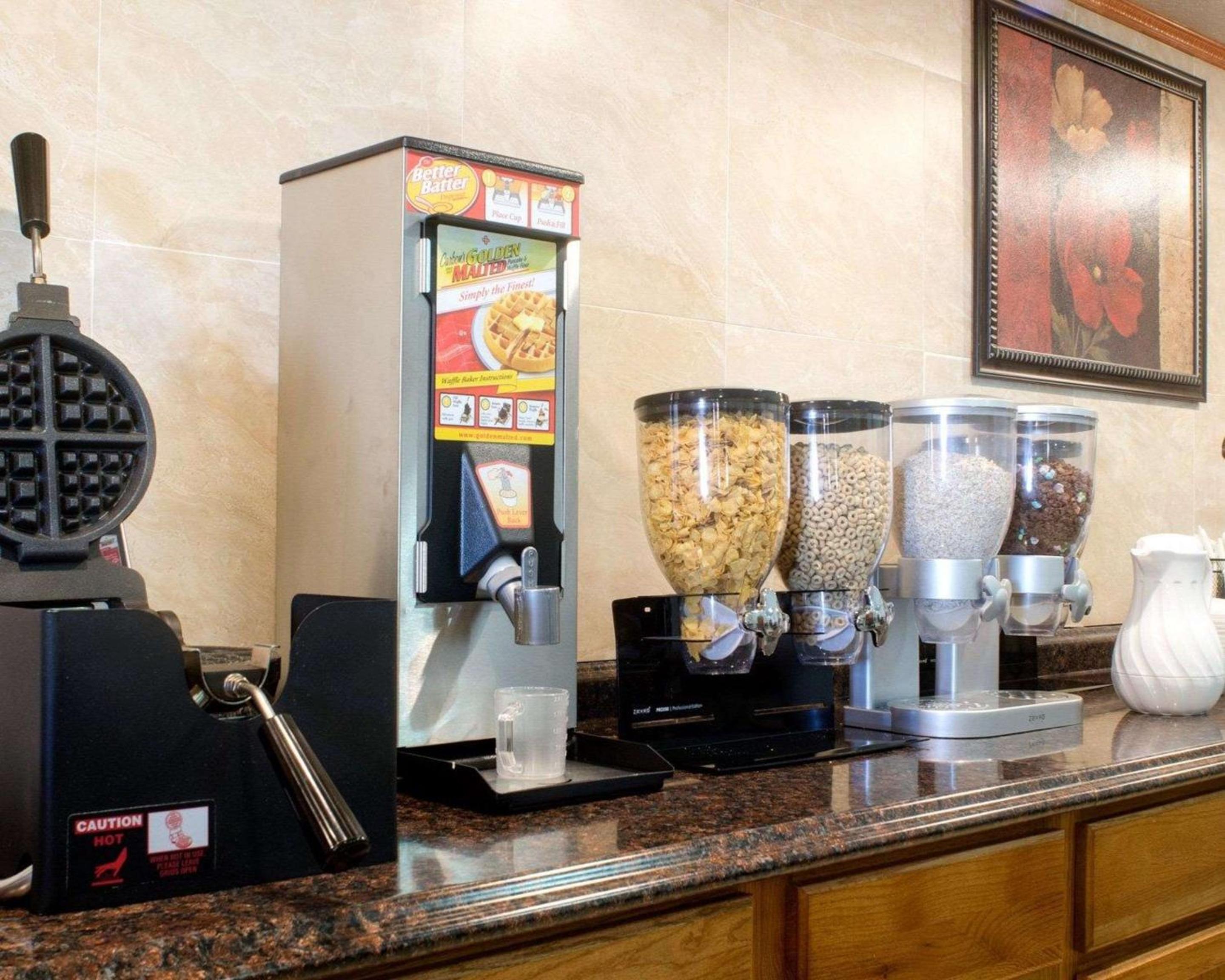 Emporia Vacations - Knights Inn  Suites Emporia - Property Image 78