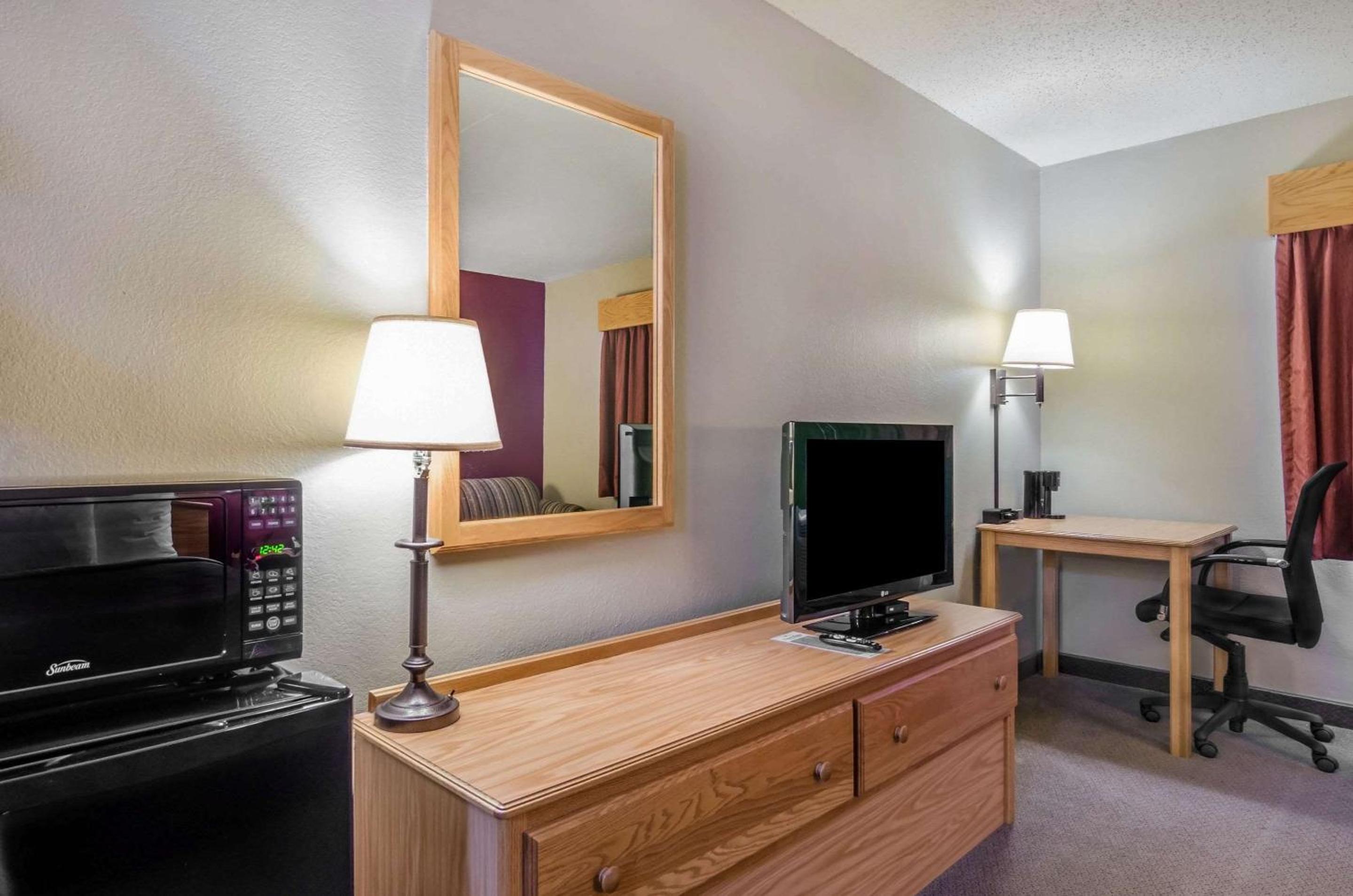 Rodeway Inn Hesston