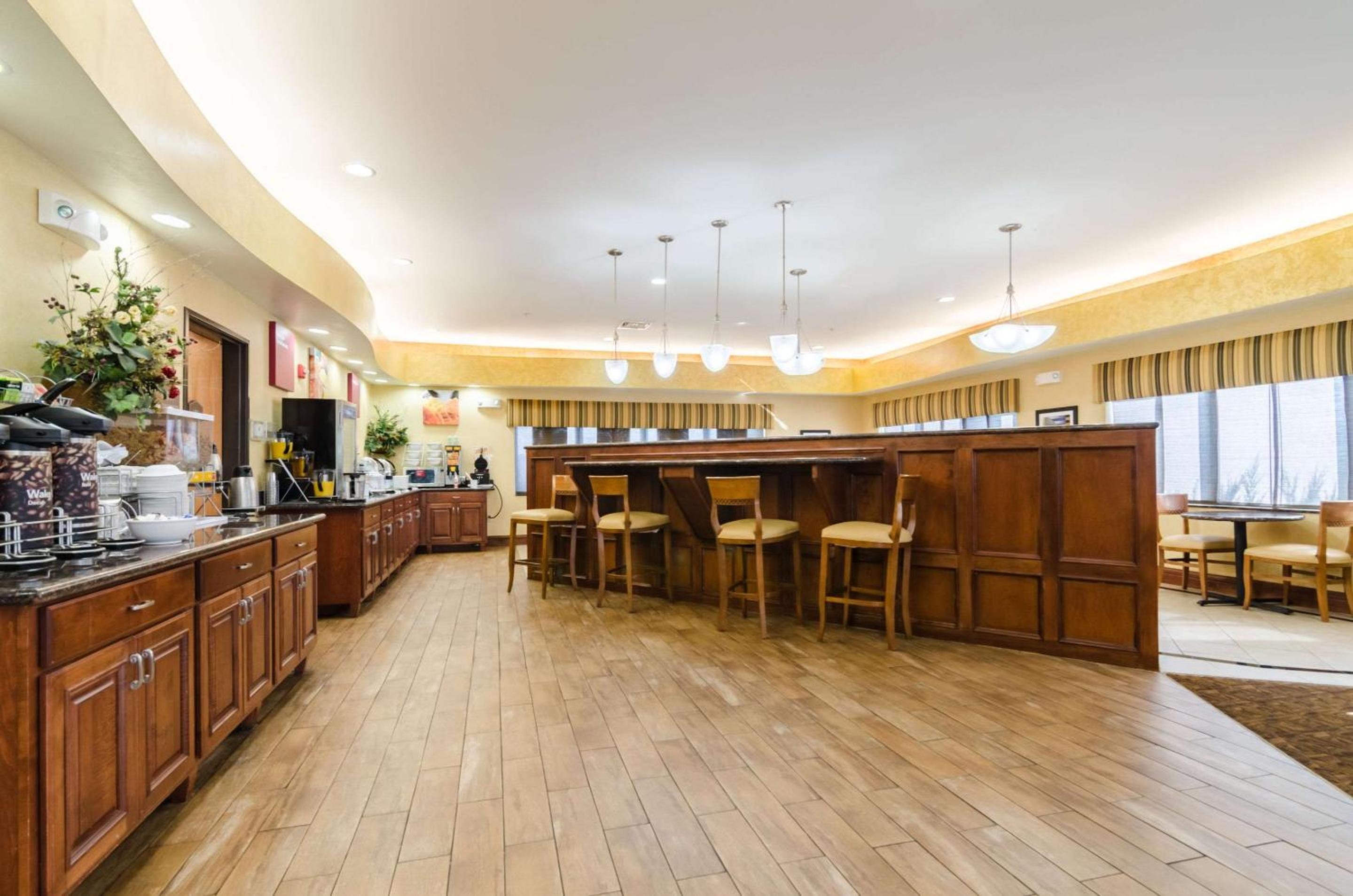 Comfort Suites Salina South, Photo 30