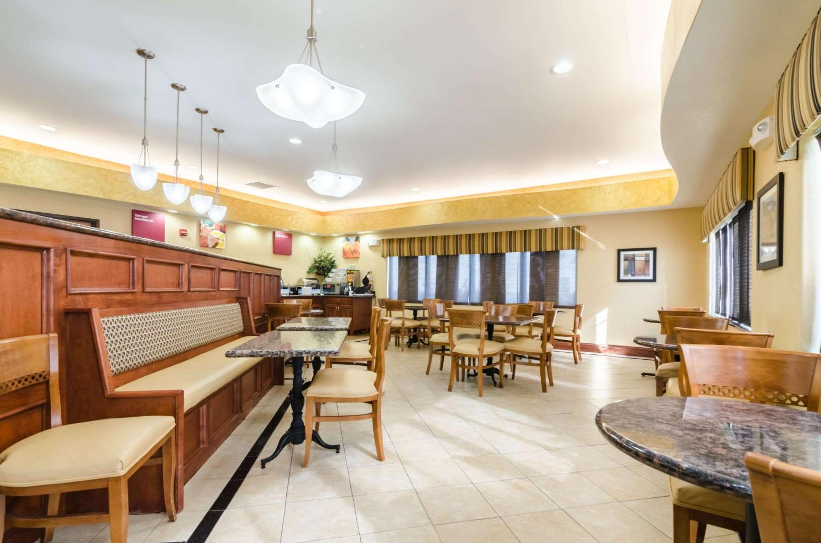 Comfort Suites Salina South, Photo 54