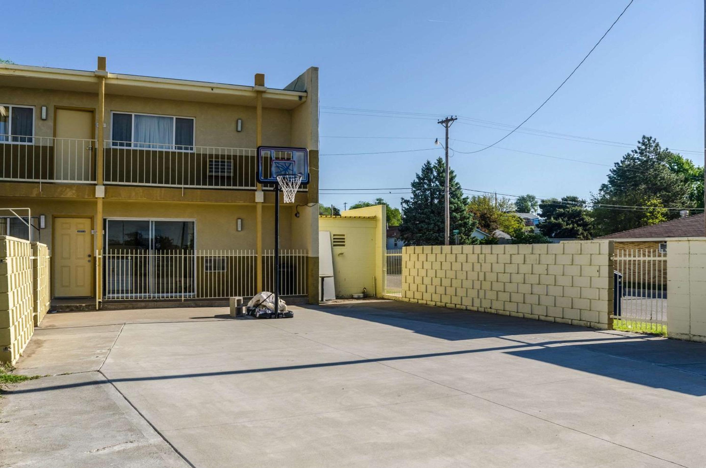 Dodge City Vacations - Executive Inn Dodge City, KS - Property Image 7