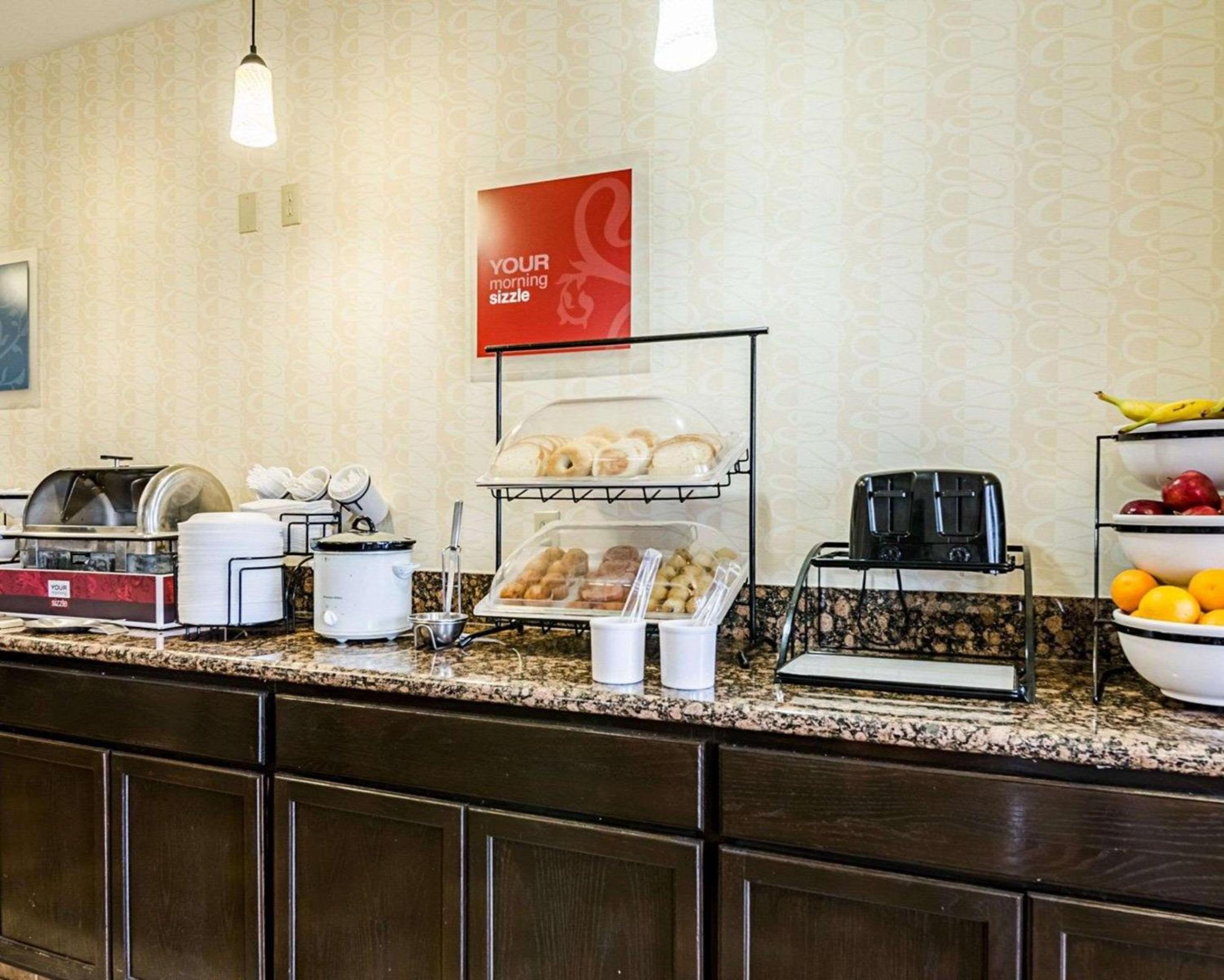 Lawrence Vacations - Comfort Inn  Suites Lawrence - University Area - Property Image 20