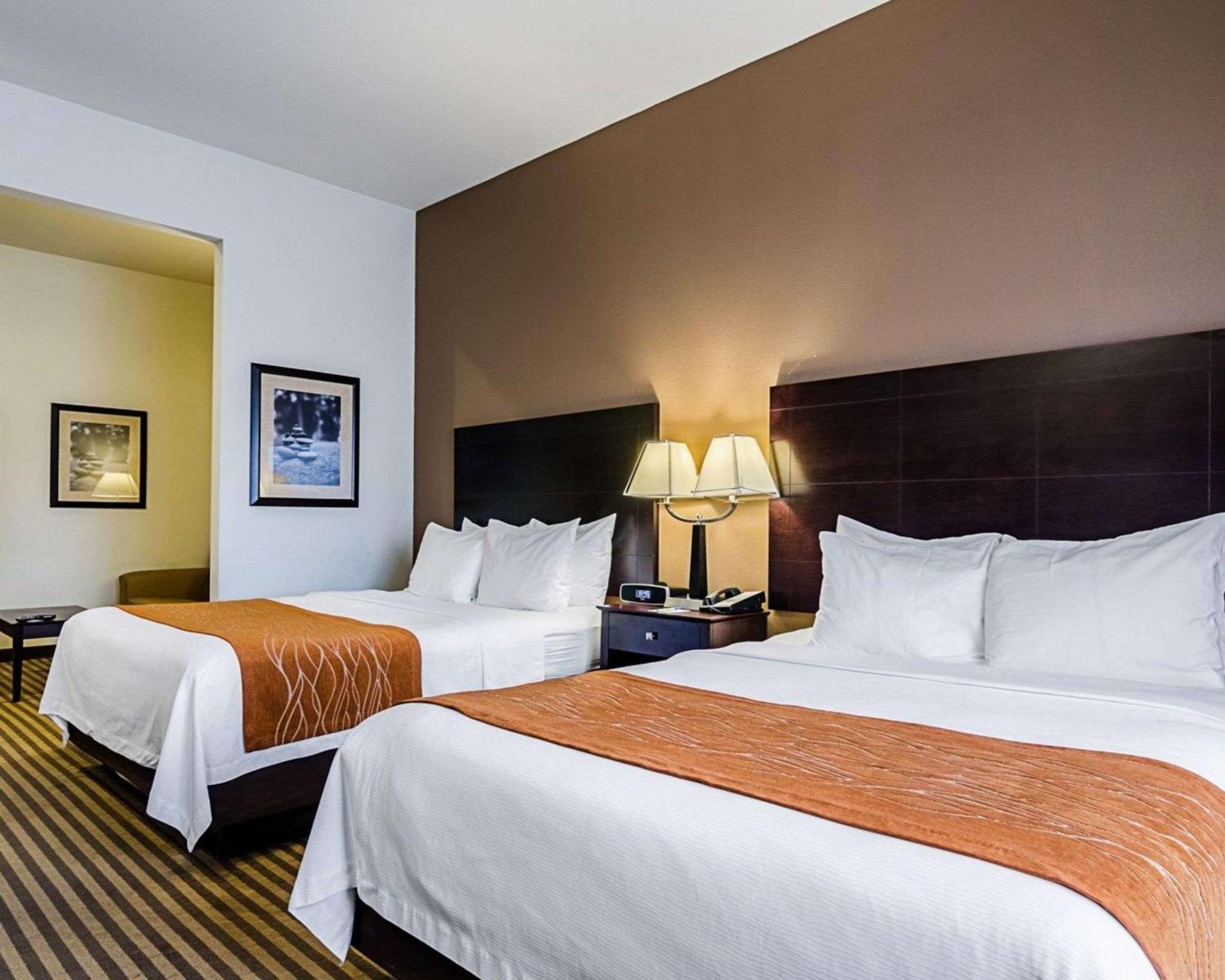 Lawrence Vacations - Comfort Inn  Suites Lawrence - University Area - Property Image 11