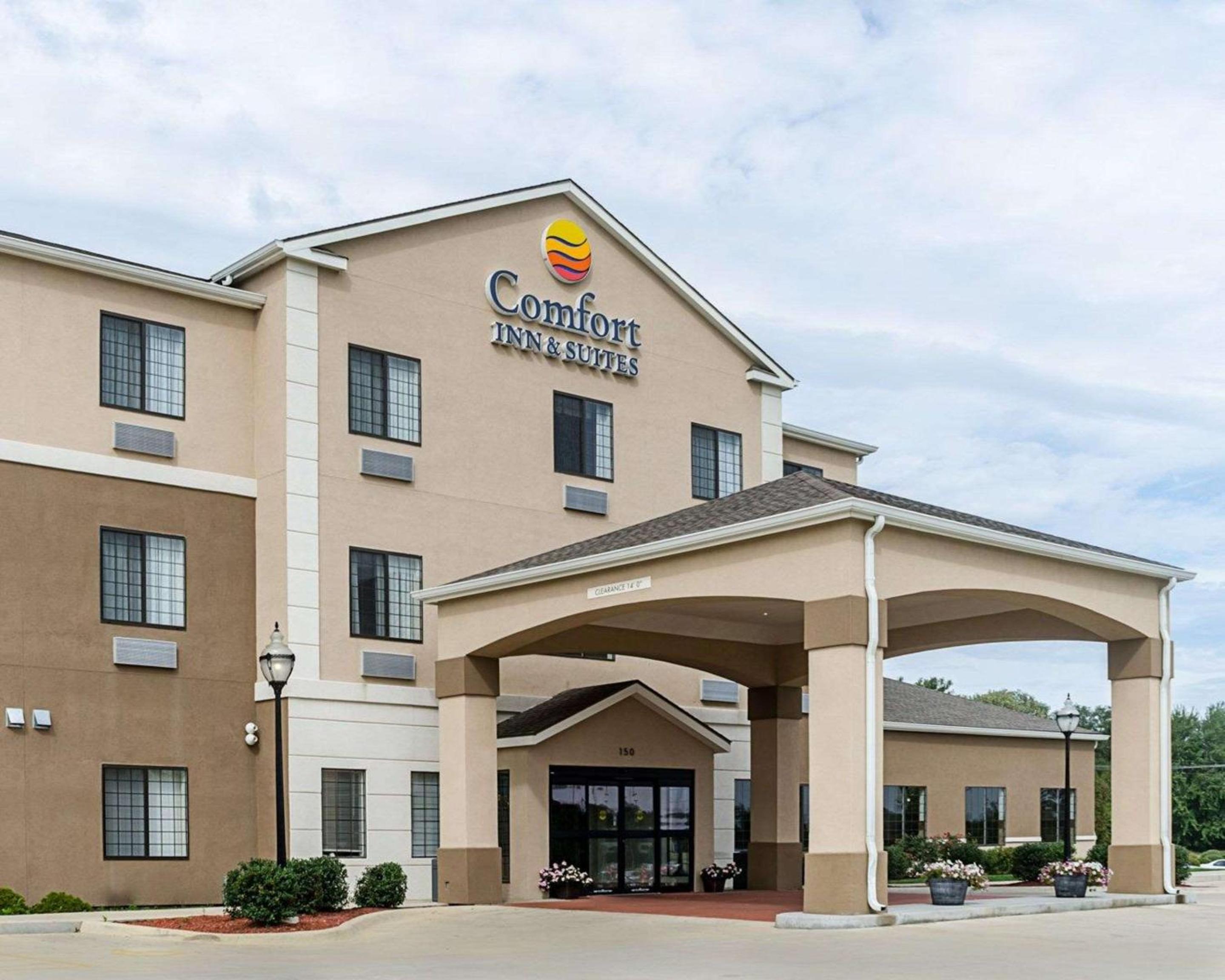 Lawrence Vacations - Comfort Inn  Suites Lawrence - University Area - Property Image 23