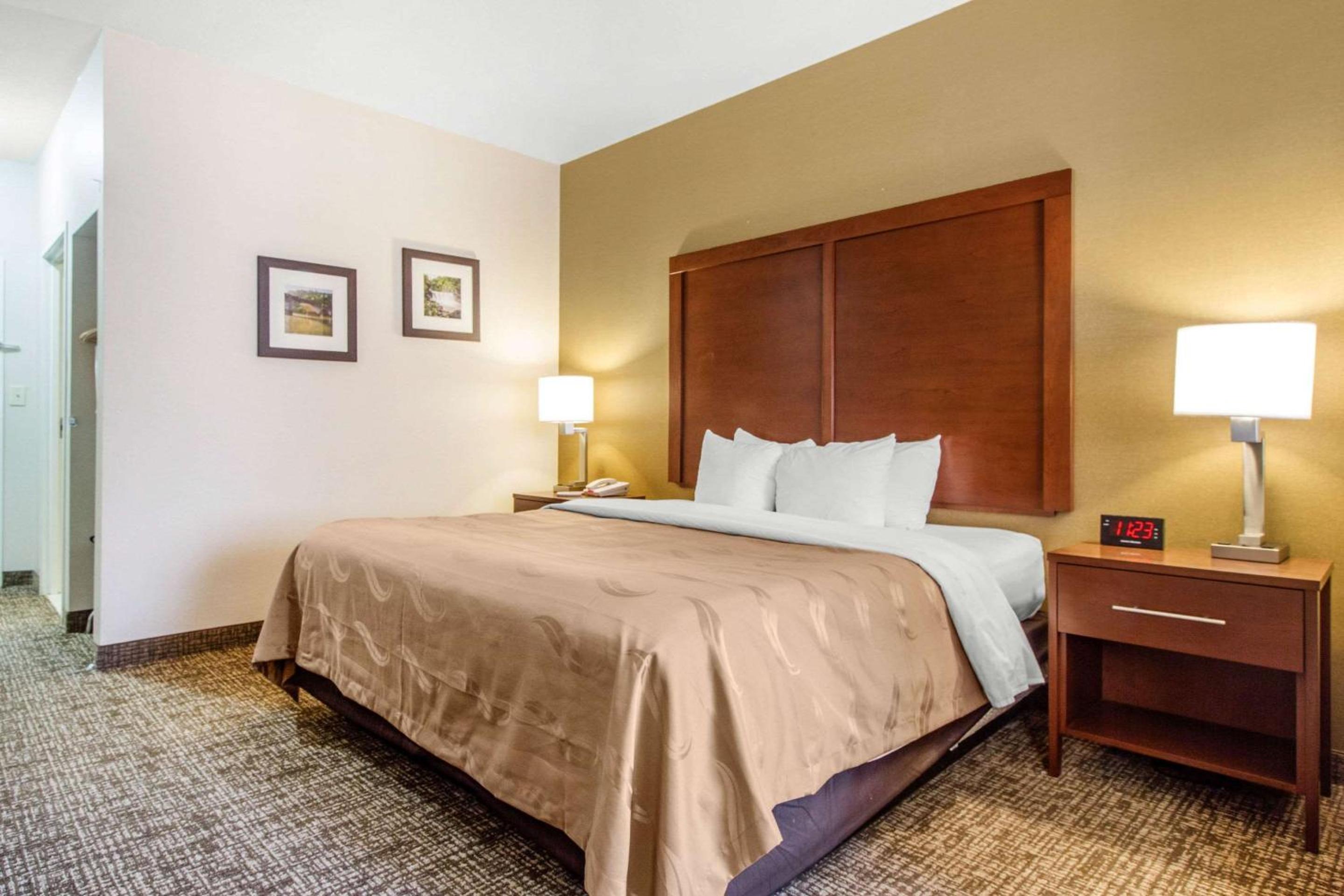 Corbin Vacations - Quality Suites - Property Image 11