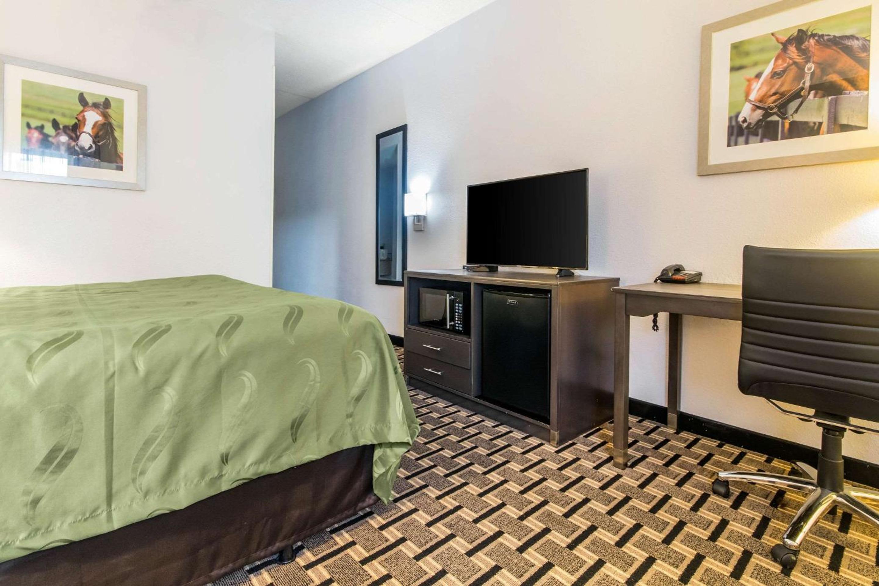 Spark by Hilton Lexington Hamburg - Image 3