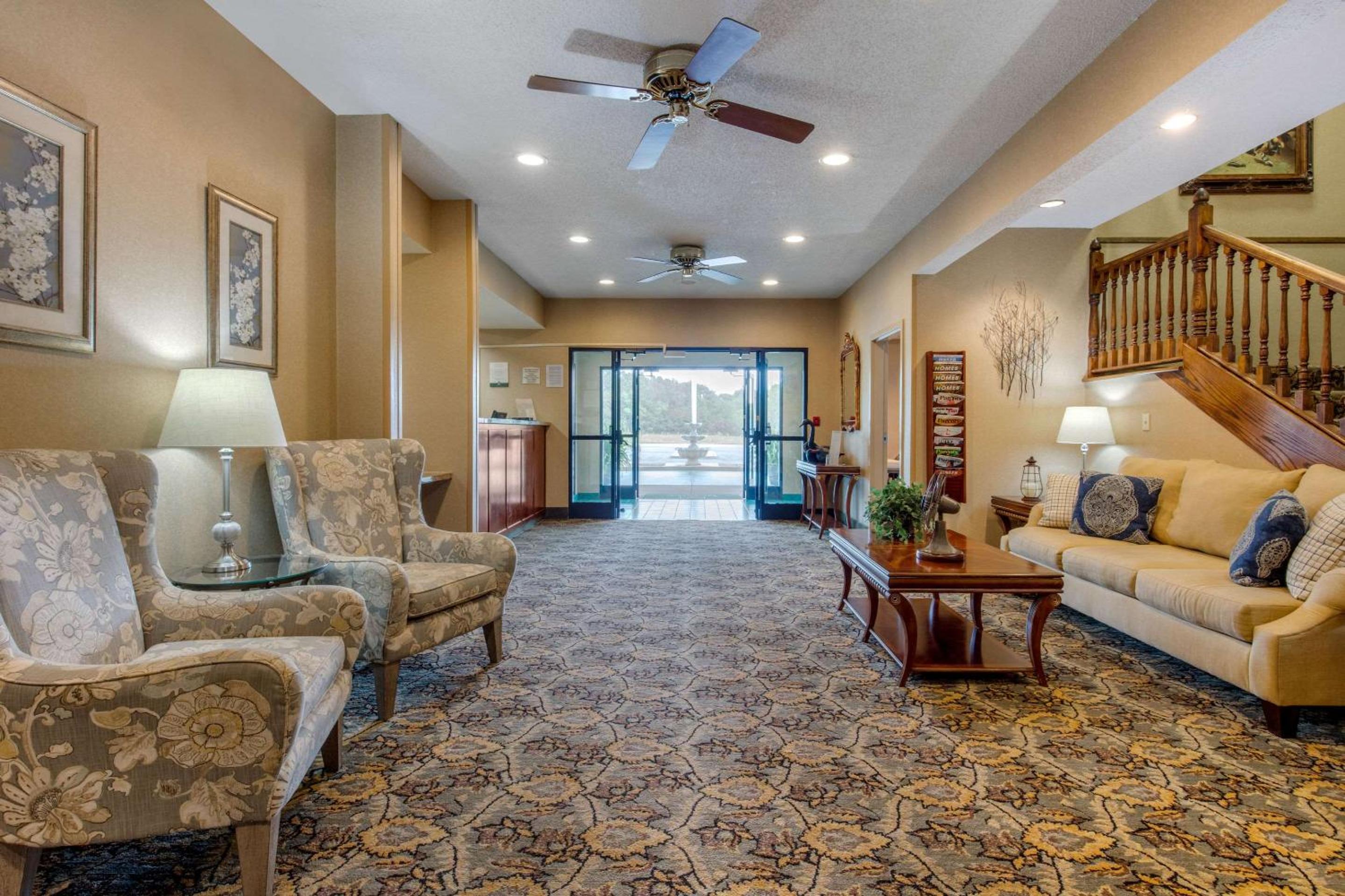 Quality Inn & Suites Benton - Draffenville view 3