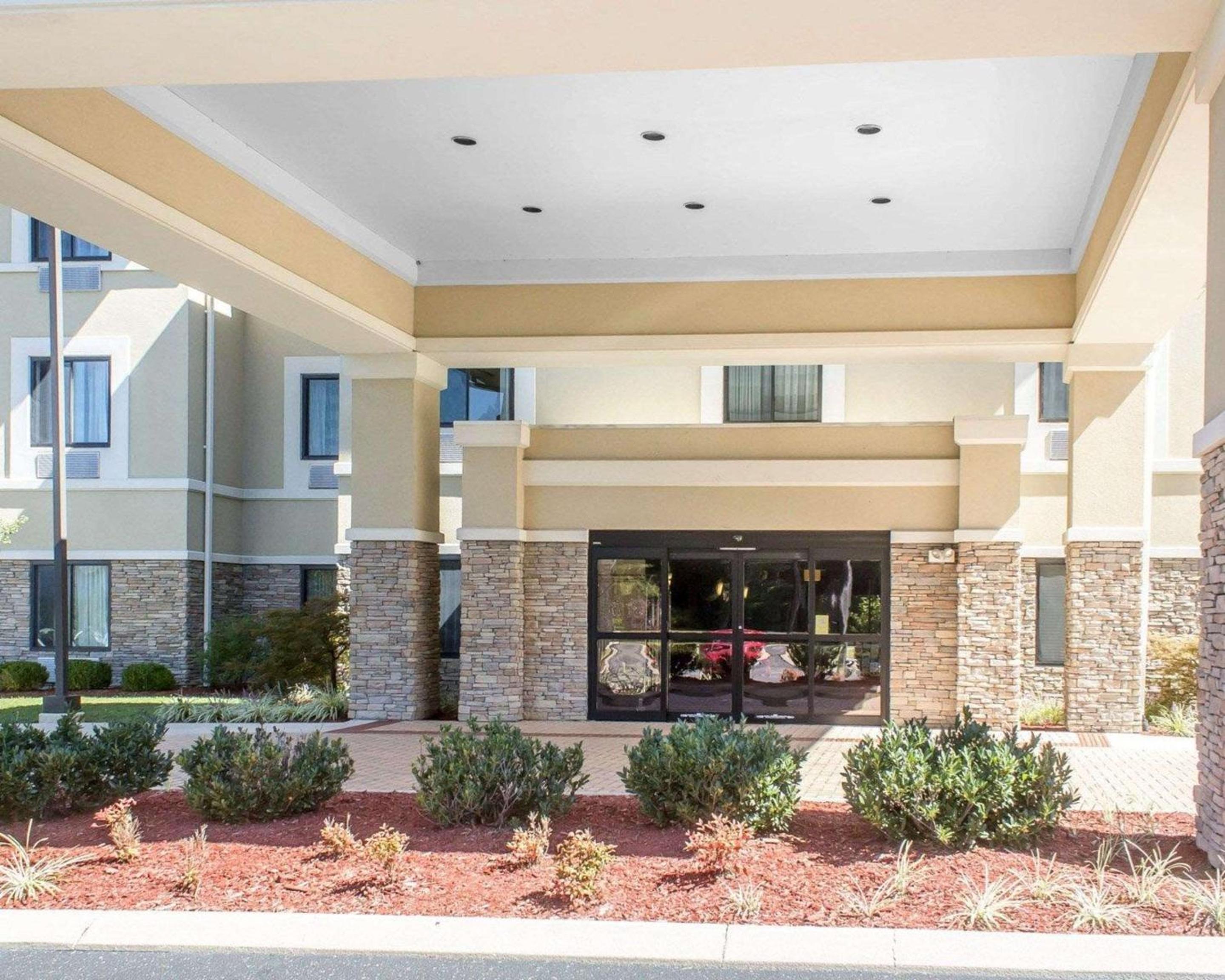 Sleep Inn & Suites Middlesboro view 3
