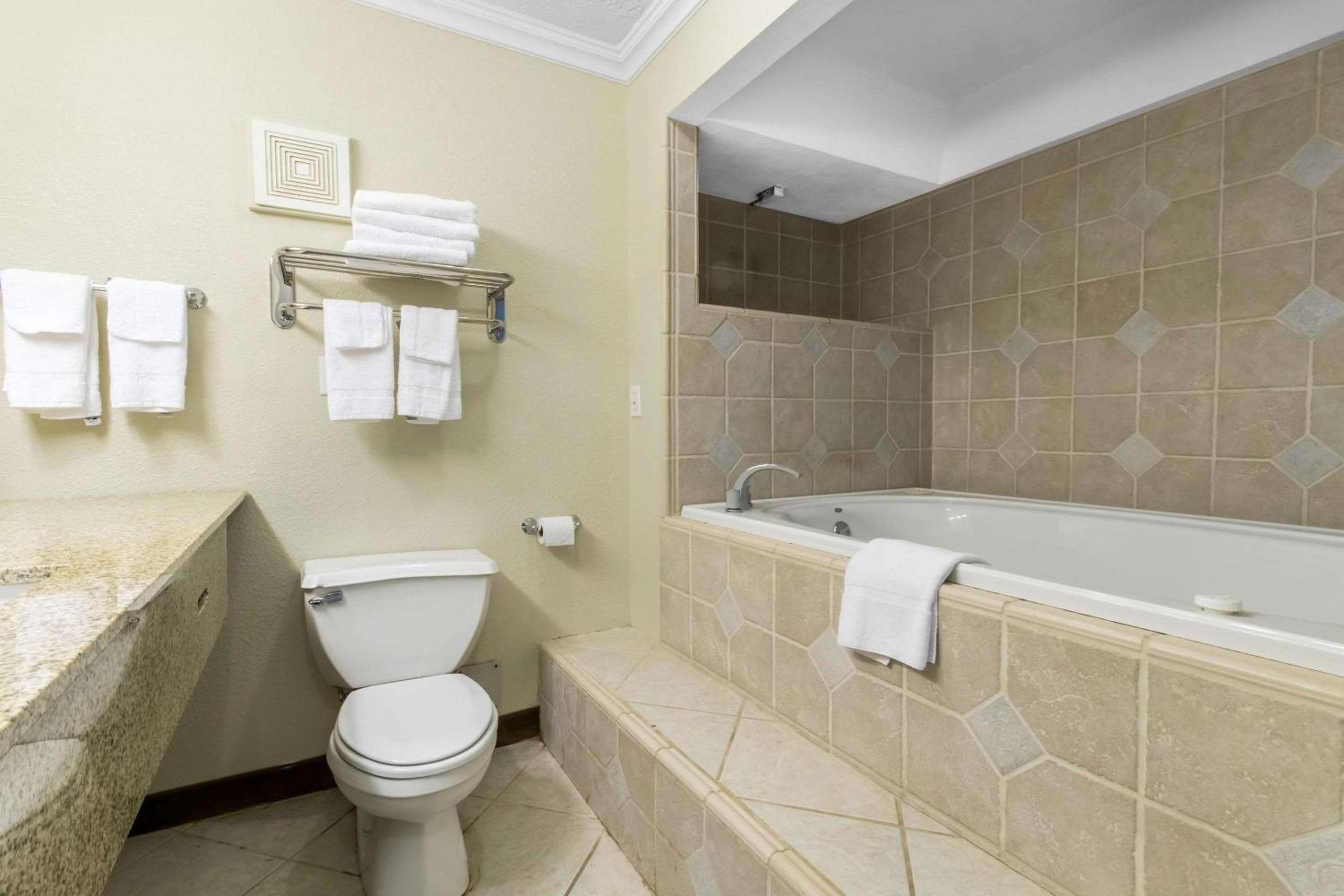 Quality Inn & Suites Horse Cave - Cave City