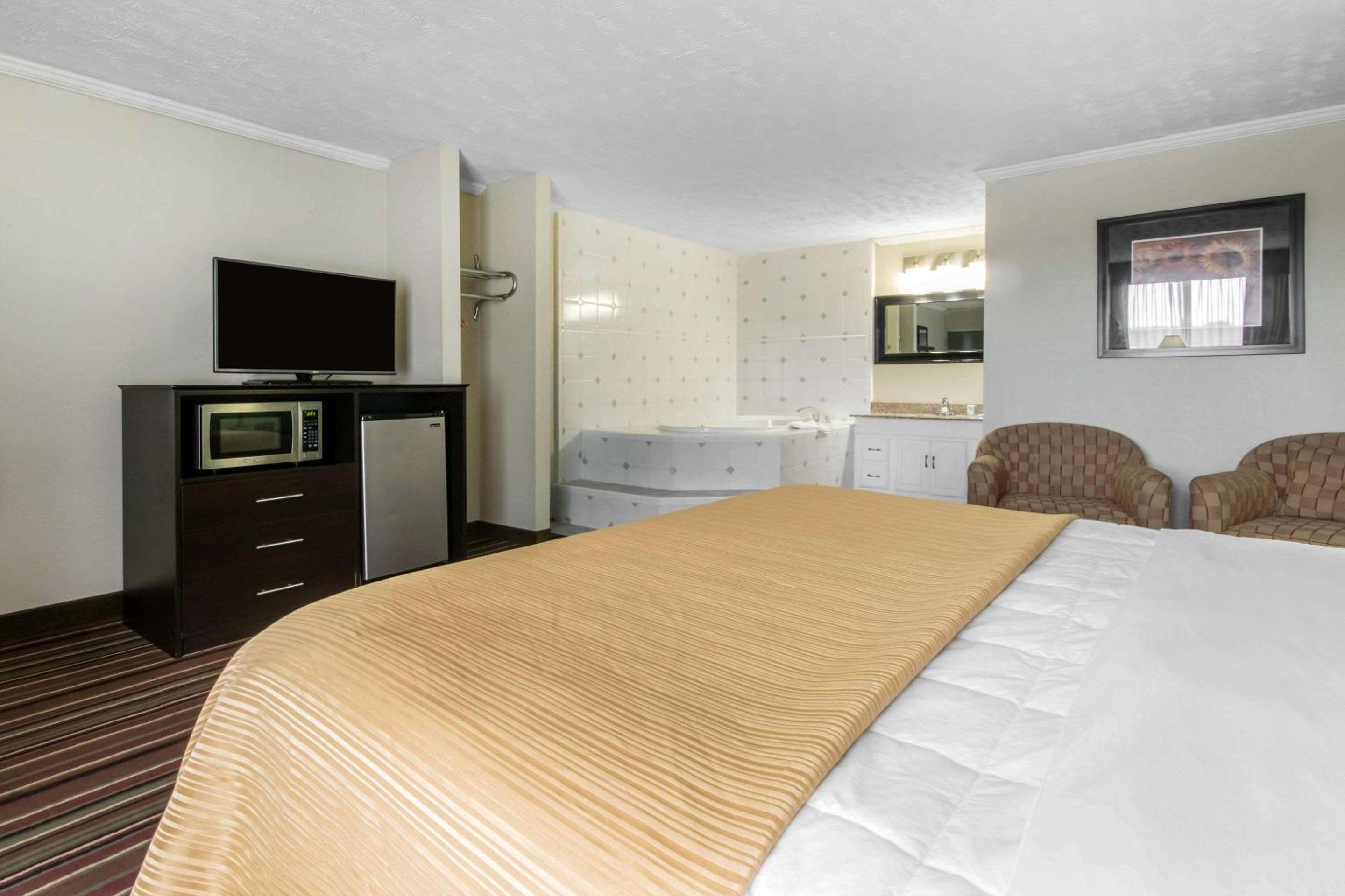Quality Inn & Suites Horse Cave - Cave City