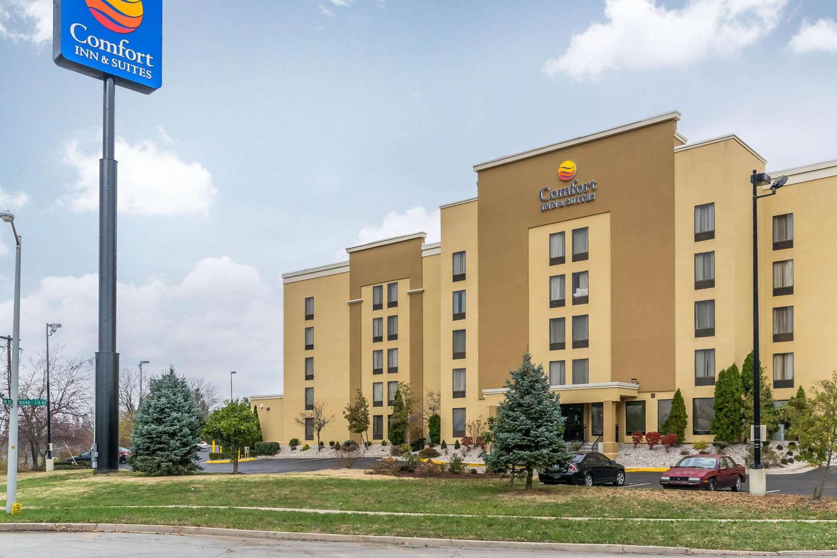 Richmond Vacations - Comfort Inn  Suites - Property Image 1