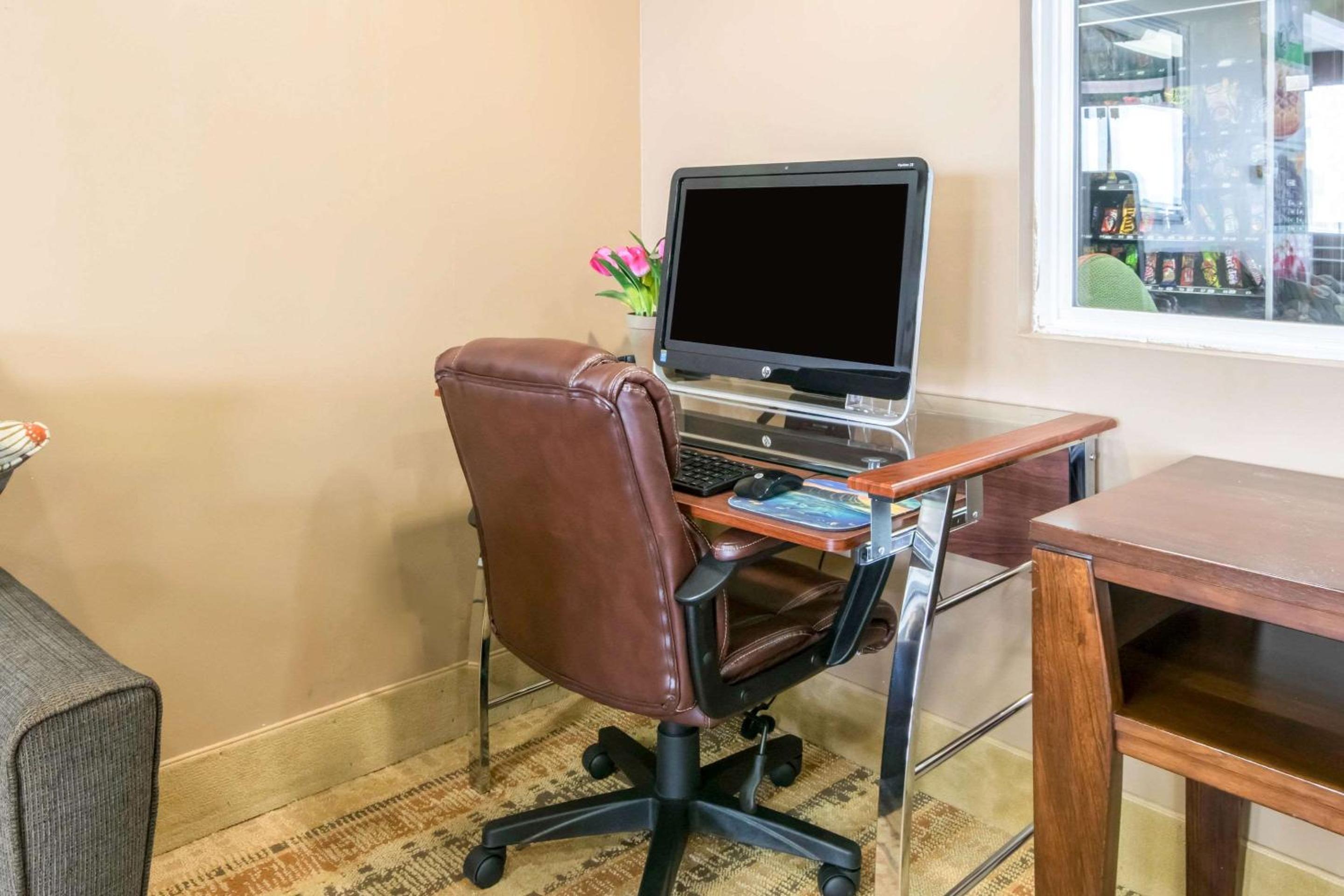 Quality Inn & Suites Horse Cave - Cave City