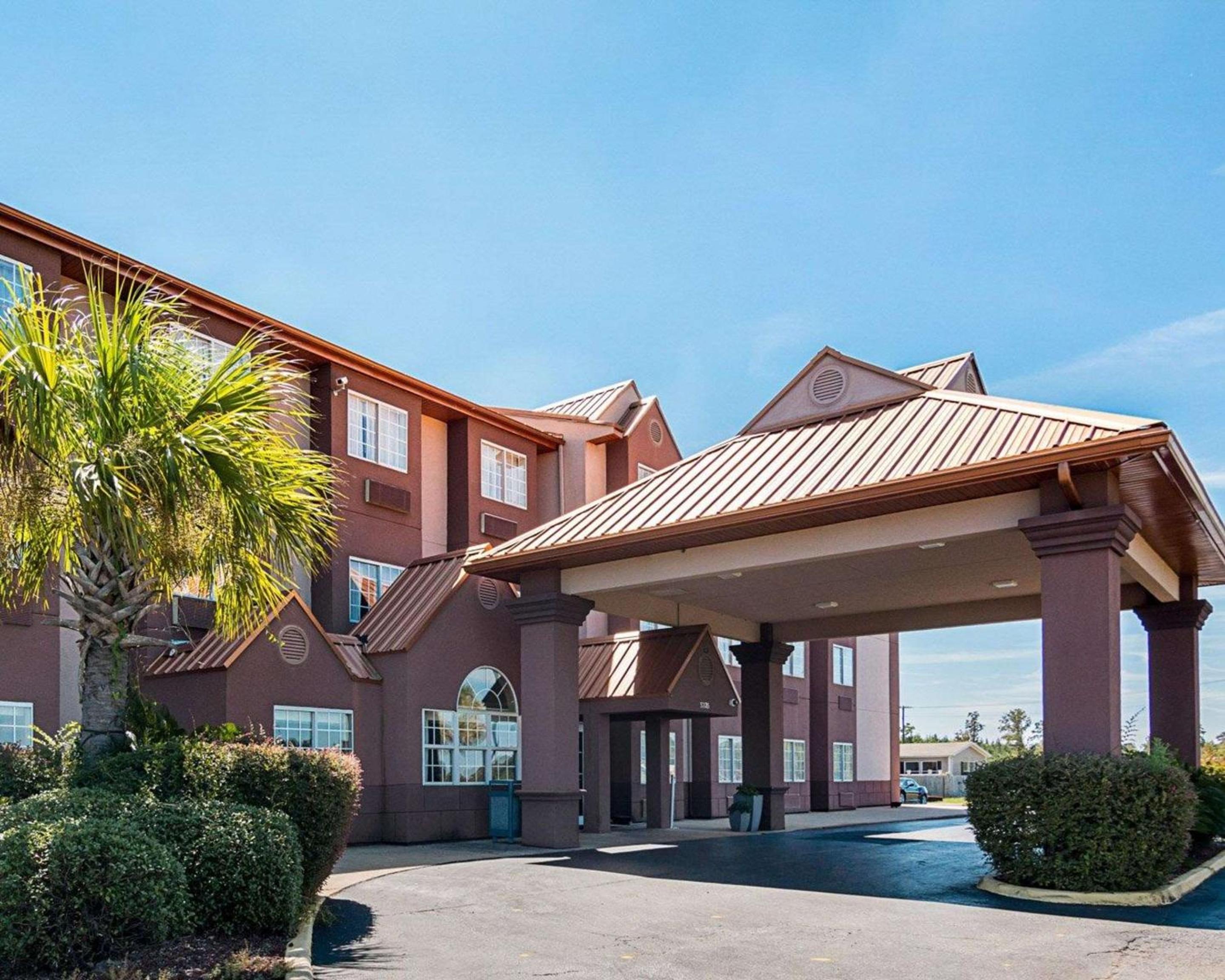 Natchitoches Vacations - Econo Lodge Inn  Suites Natchitoches - Property Image 1