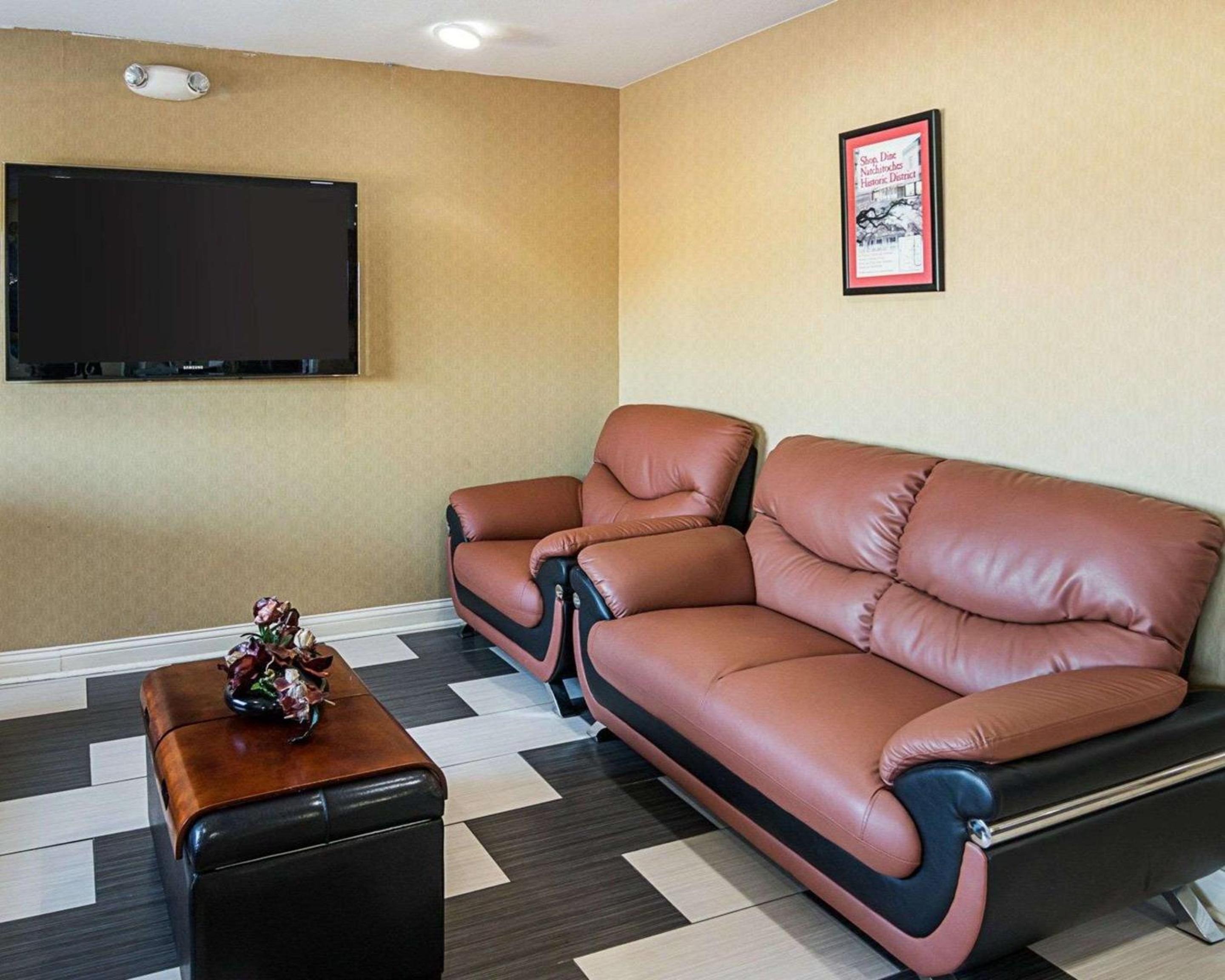 Econo Lodge Inn & Suites Natchitoches view 4