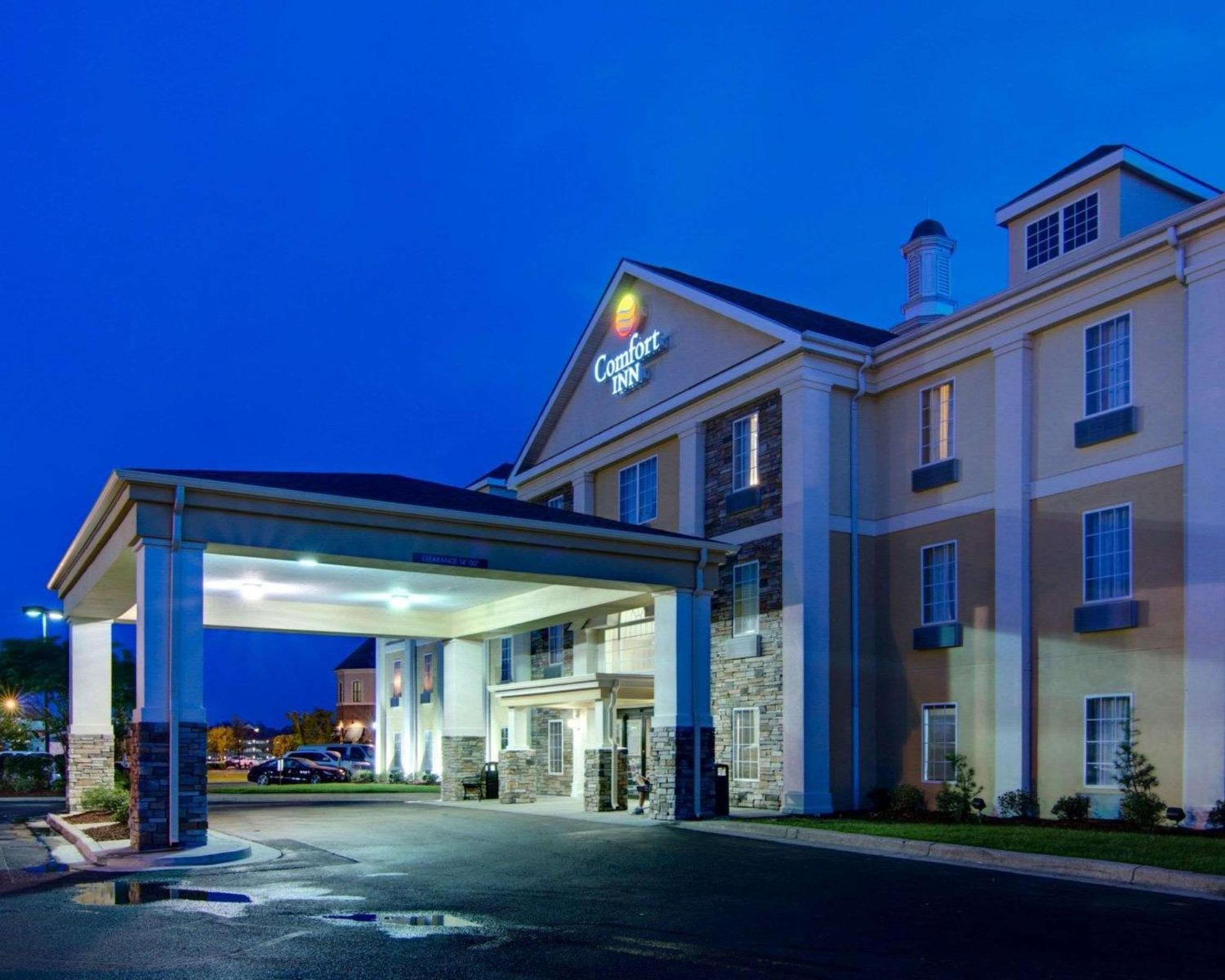 Monroe Vacations - Comfort Inn West Monroe near Sports  Events Center - Property Image 1