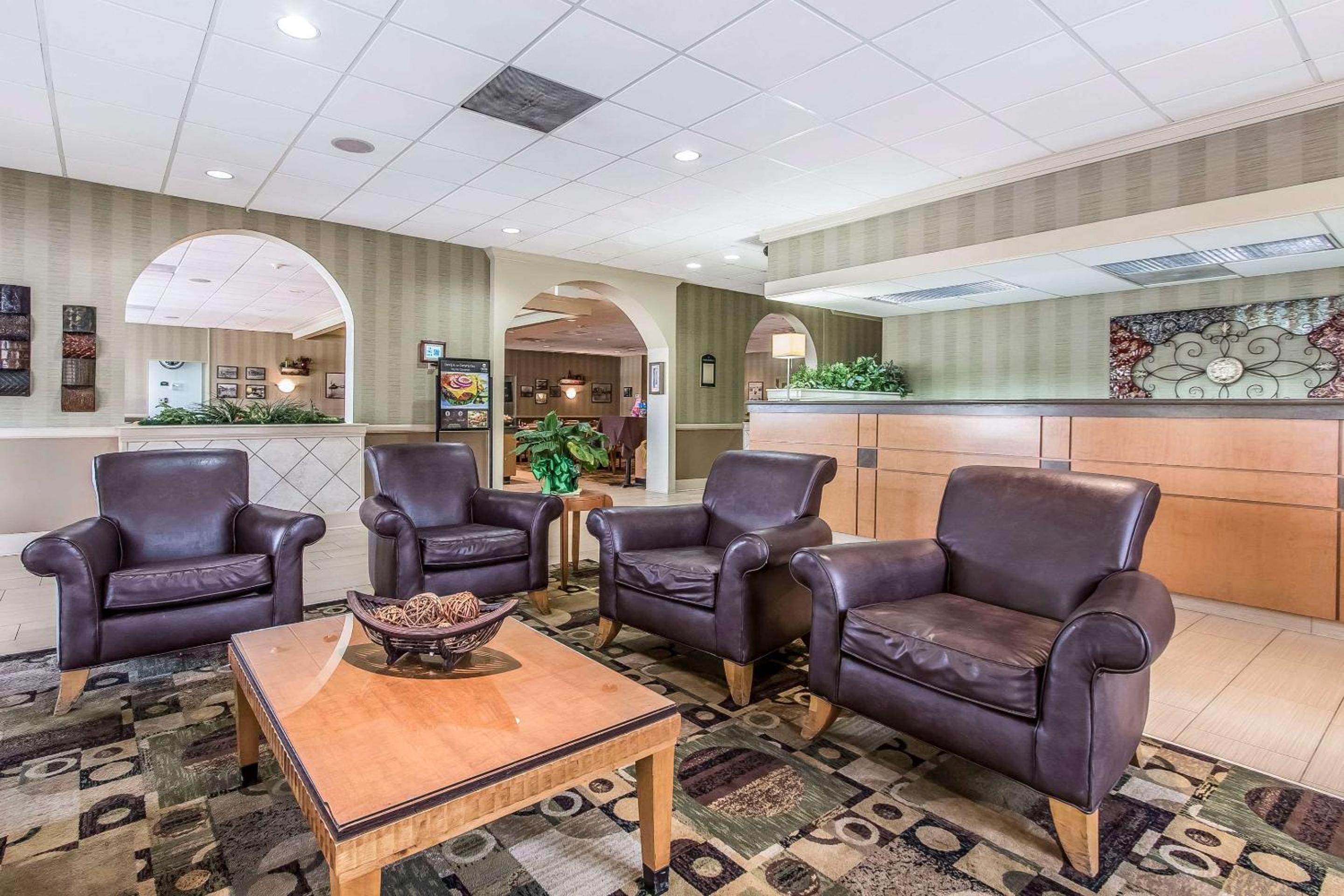 Morgan City Vacations - Clarion Inn Morgan City - Property Image 2