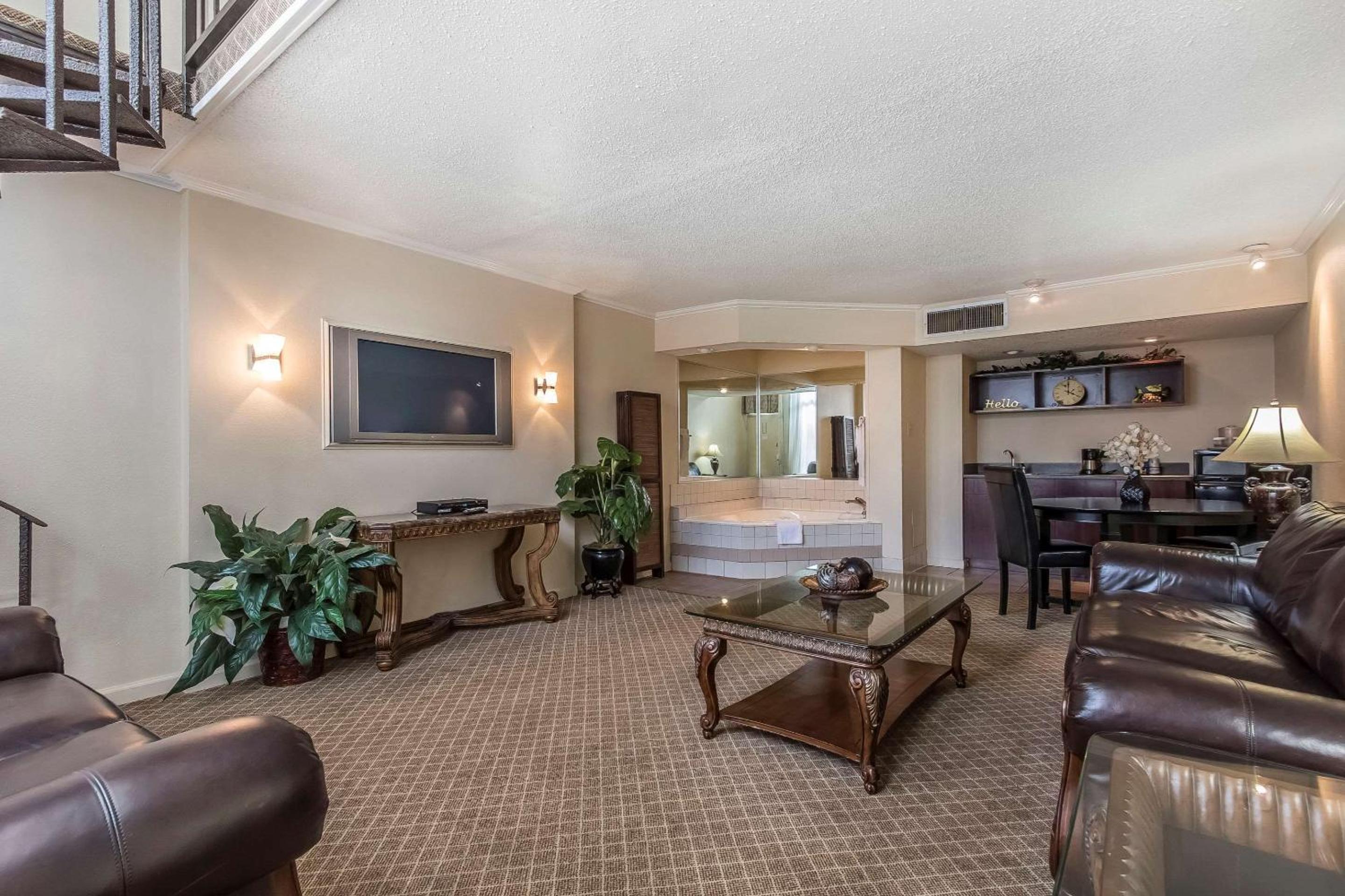 Morgan City Vacations - Clarion Inn Morgan City - Property Image 2