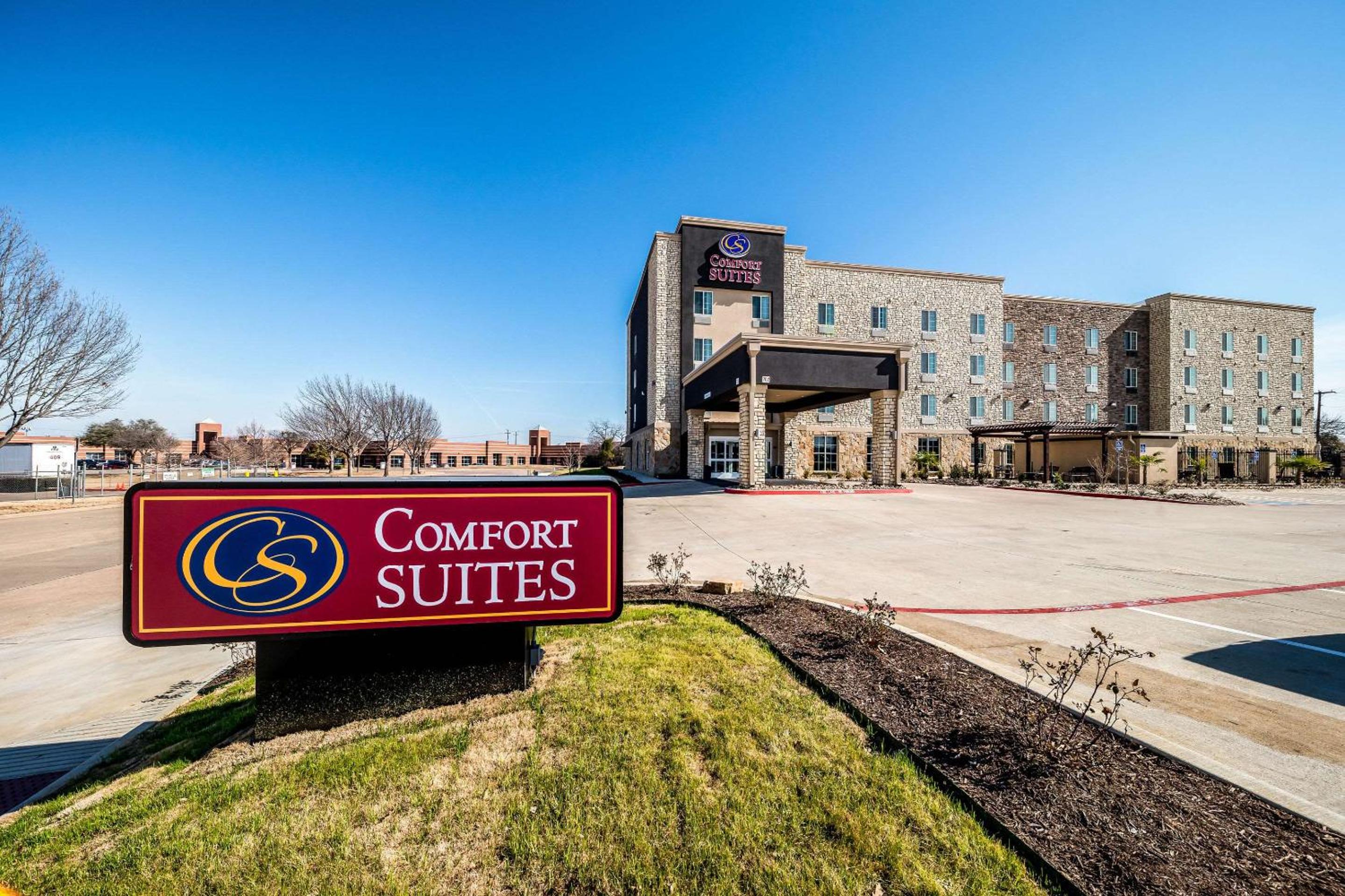 Hotel Comfort Suites Grand Prairie - Arlington North - Image 1