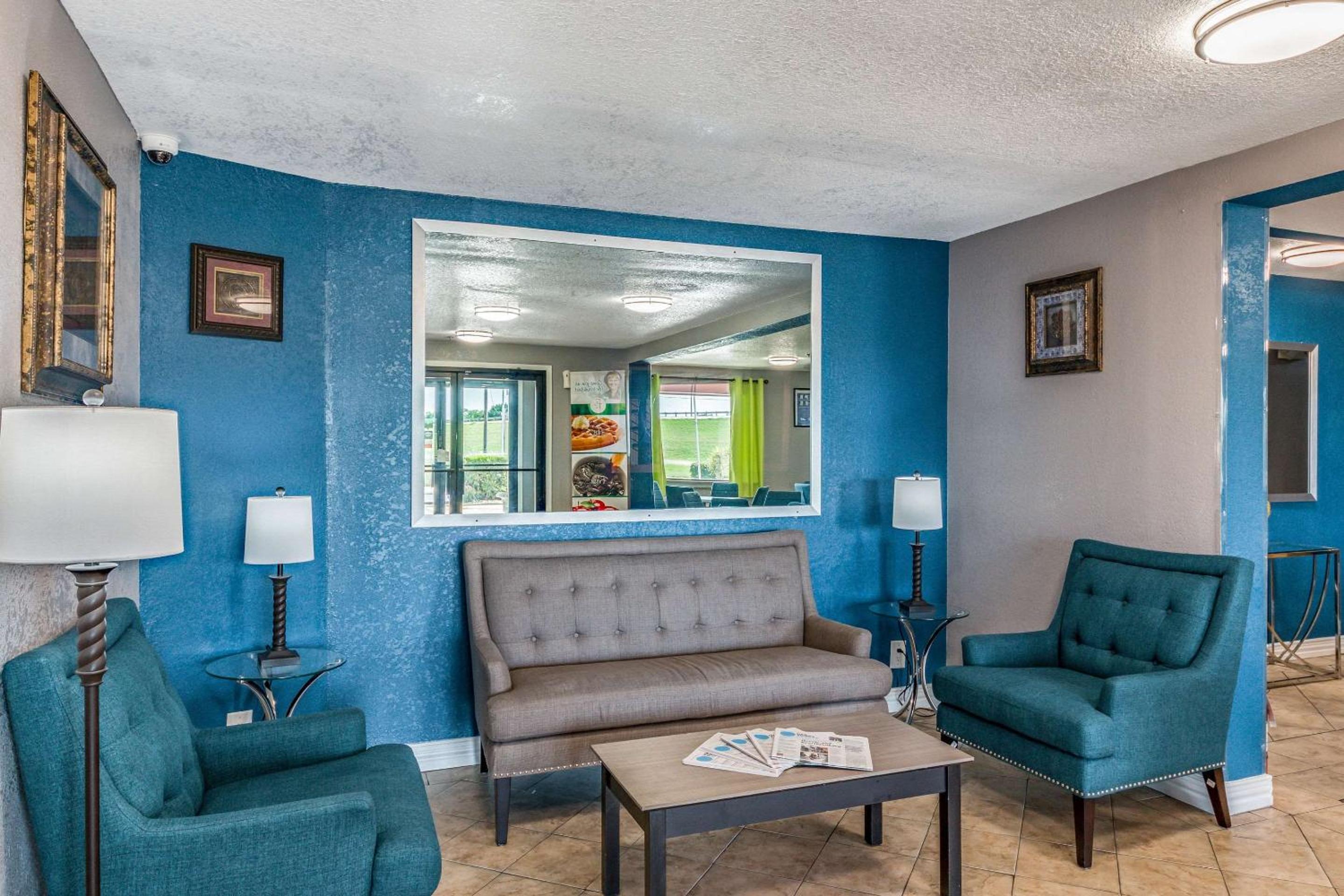 Quality Inn I-10 East near Frost Bank Center 2