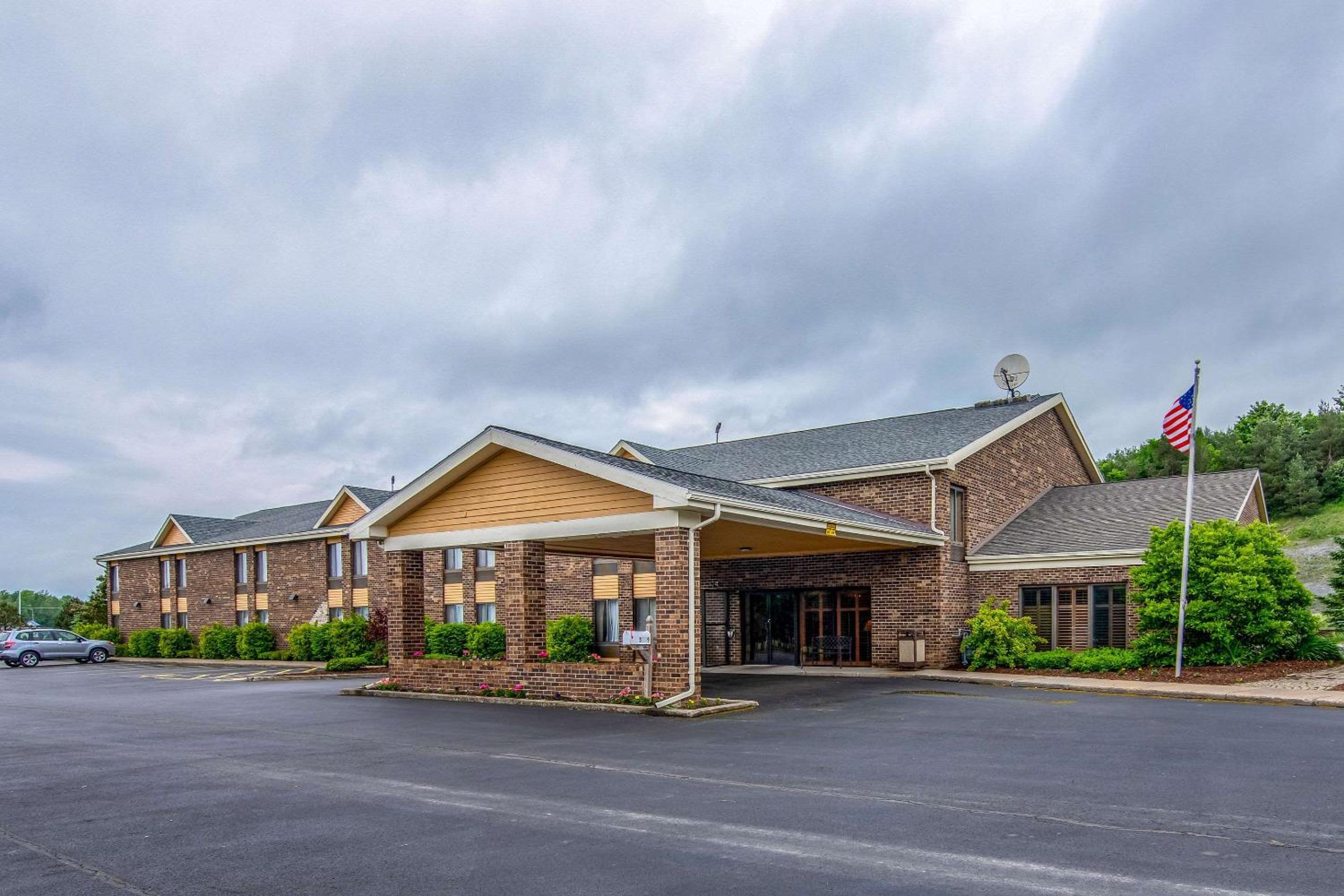 Hotel Quality Inn Tully I-81